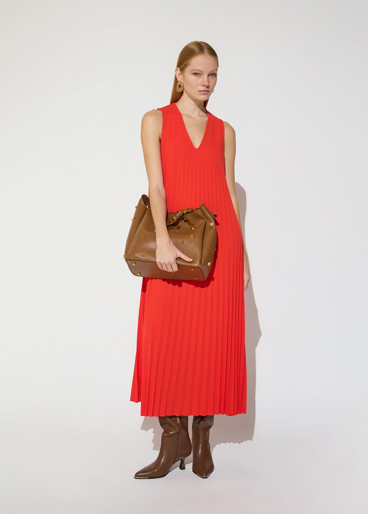 mf2616014-Sleeveless pleated v-neck dress-Red