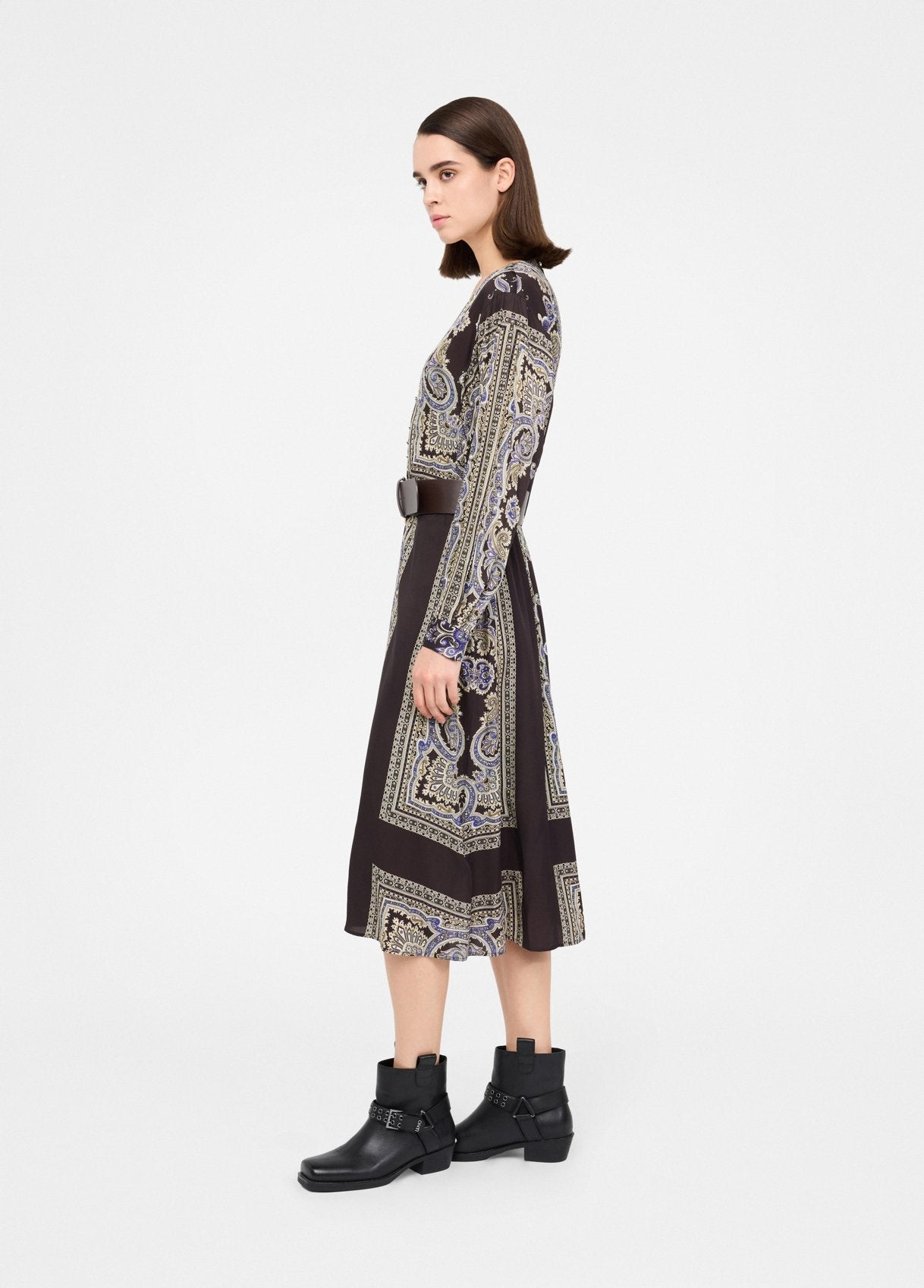 MF5394TS117P914138-Arabian print