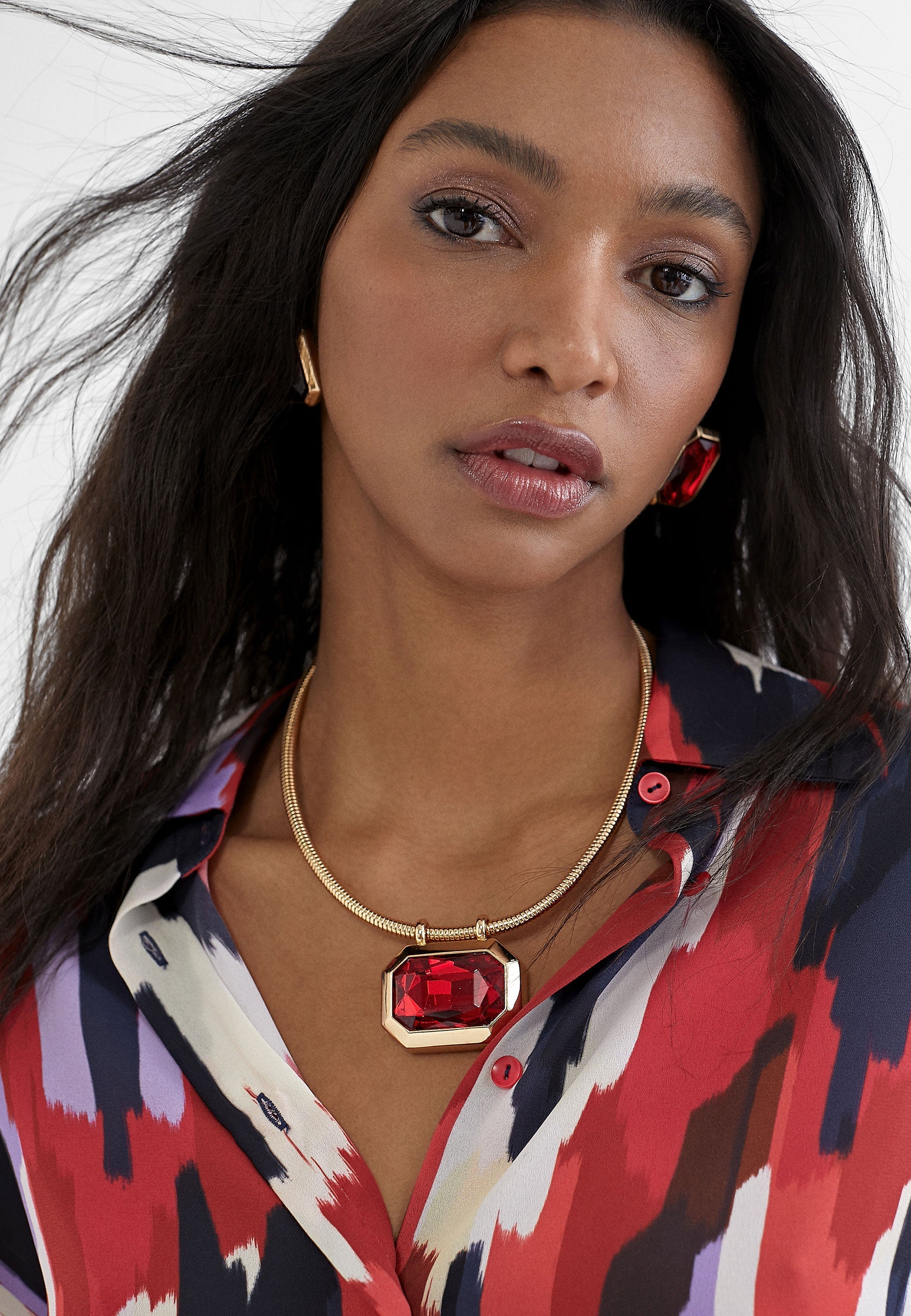 MS2403016-Red-Golden necklace with pendant