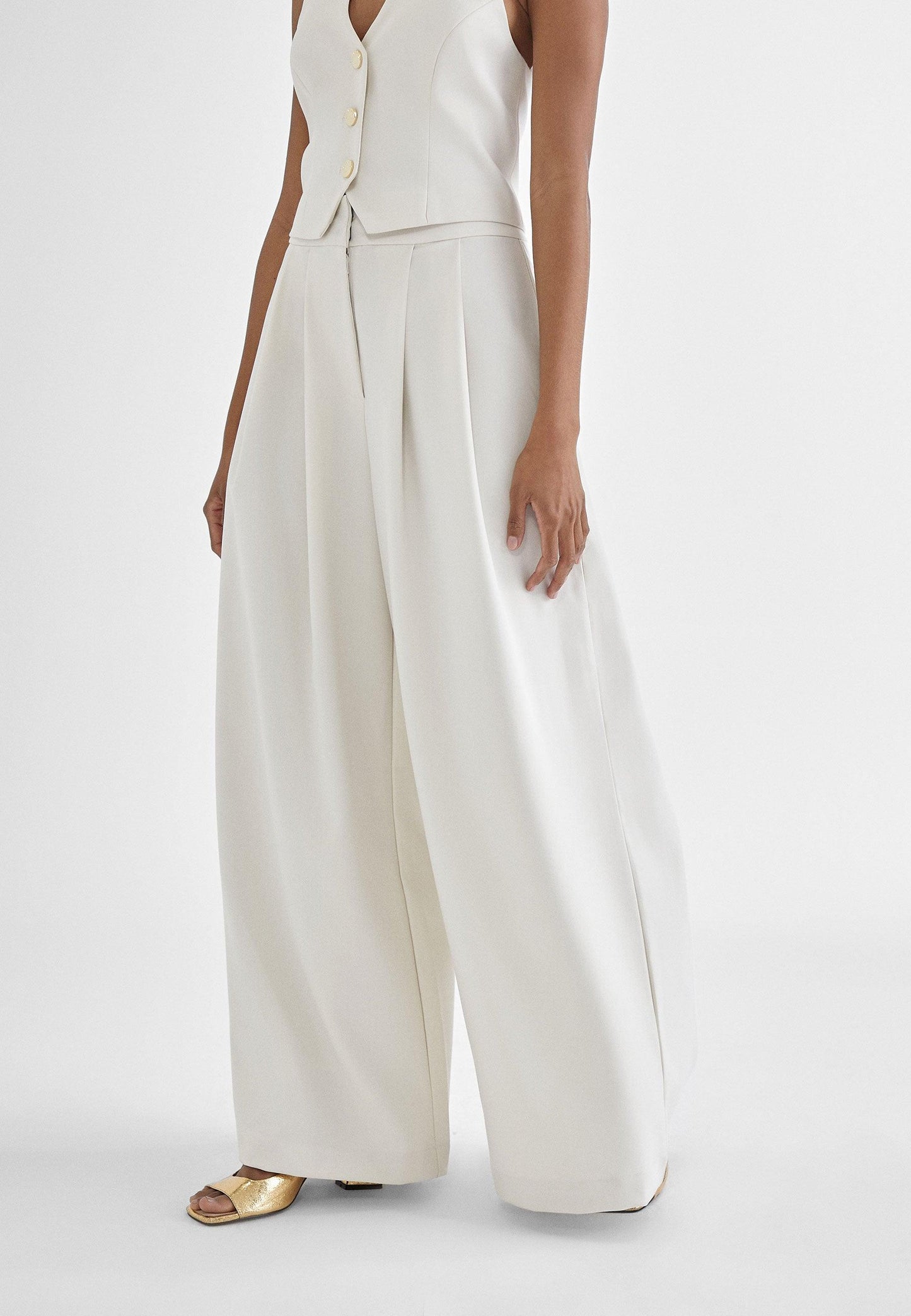 MS2414007-Ecru-Wide pleated trousers