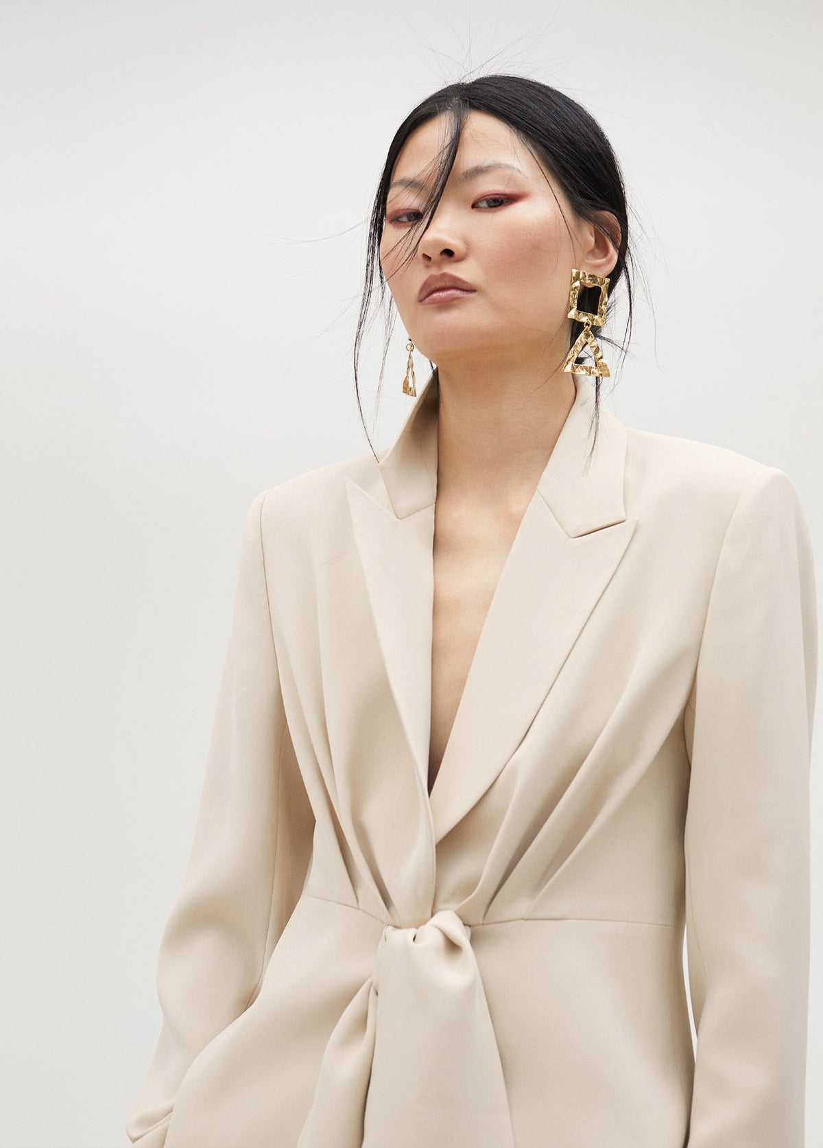 ms2502021-001-cropped blazer with knot detail-ecru