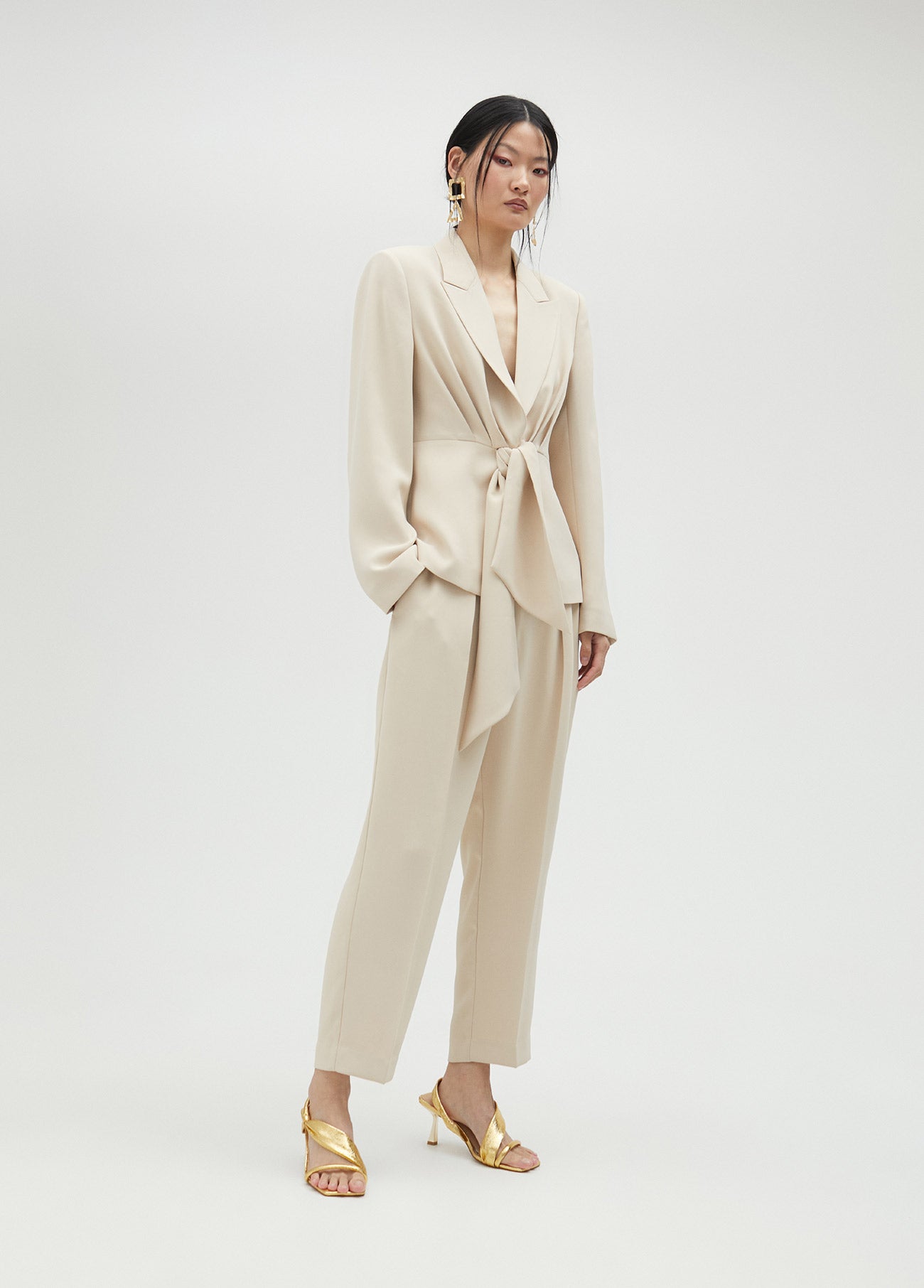 ms2502021-001-cropped blazer with knot detail-ecru