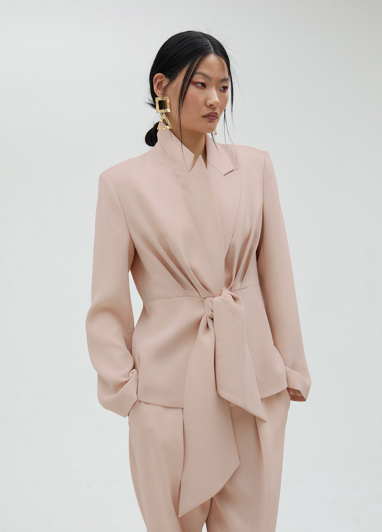 ms2502021-028-cropped blazer with knot detail-nude pink