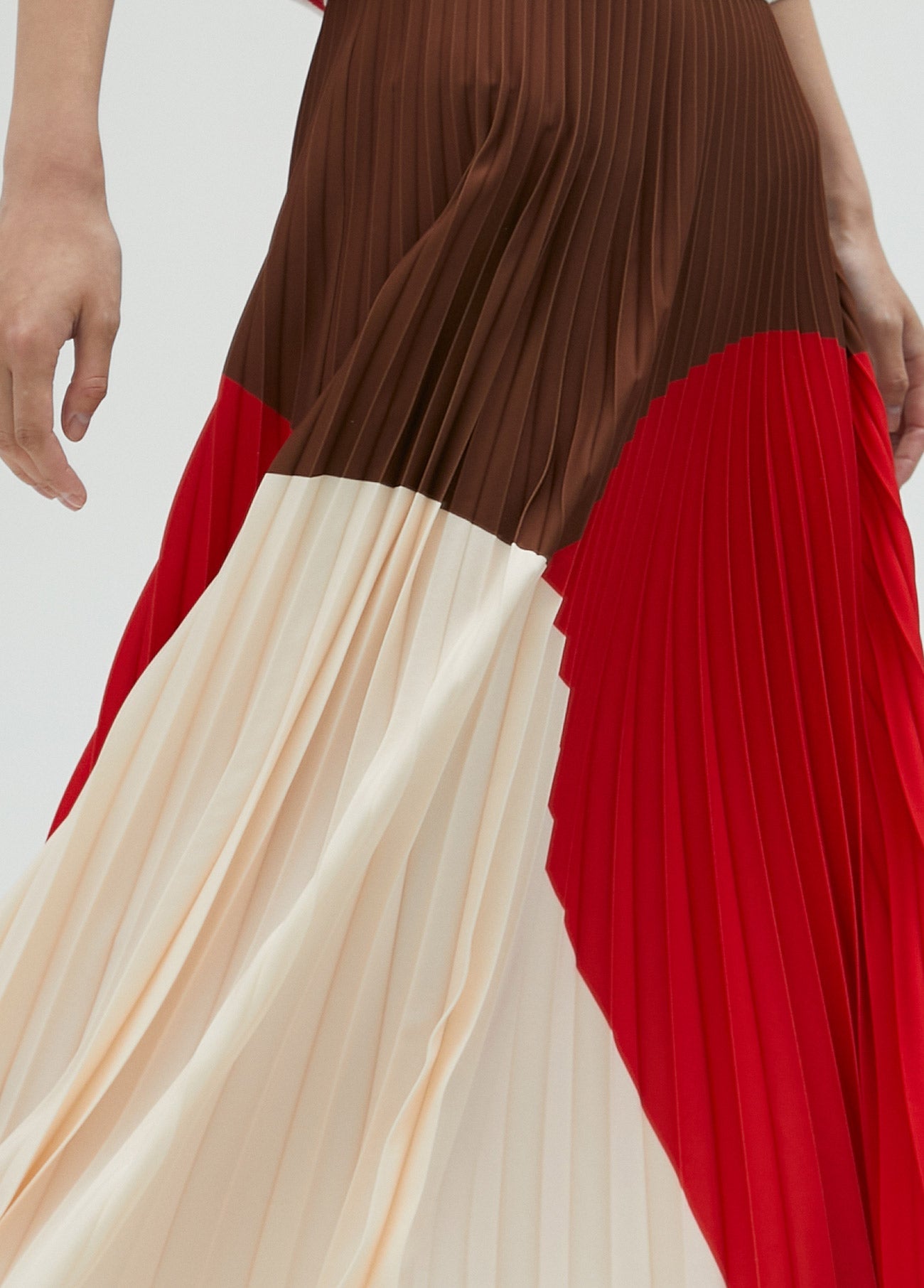 Three-tone pleated skirt