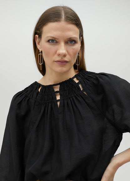 Blouse with collar detail