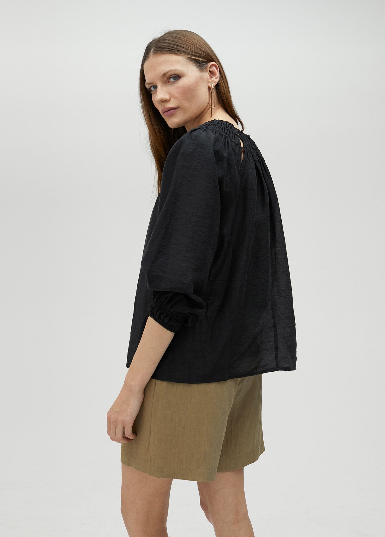 Blouse with collar detail