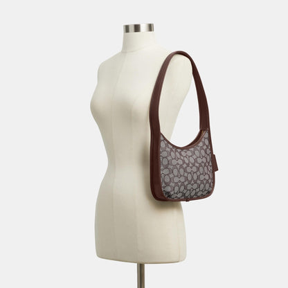 CBH25-Curve Zip Bag In Signature Jacquard-B4/Oak Maple