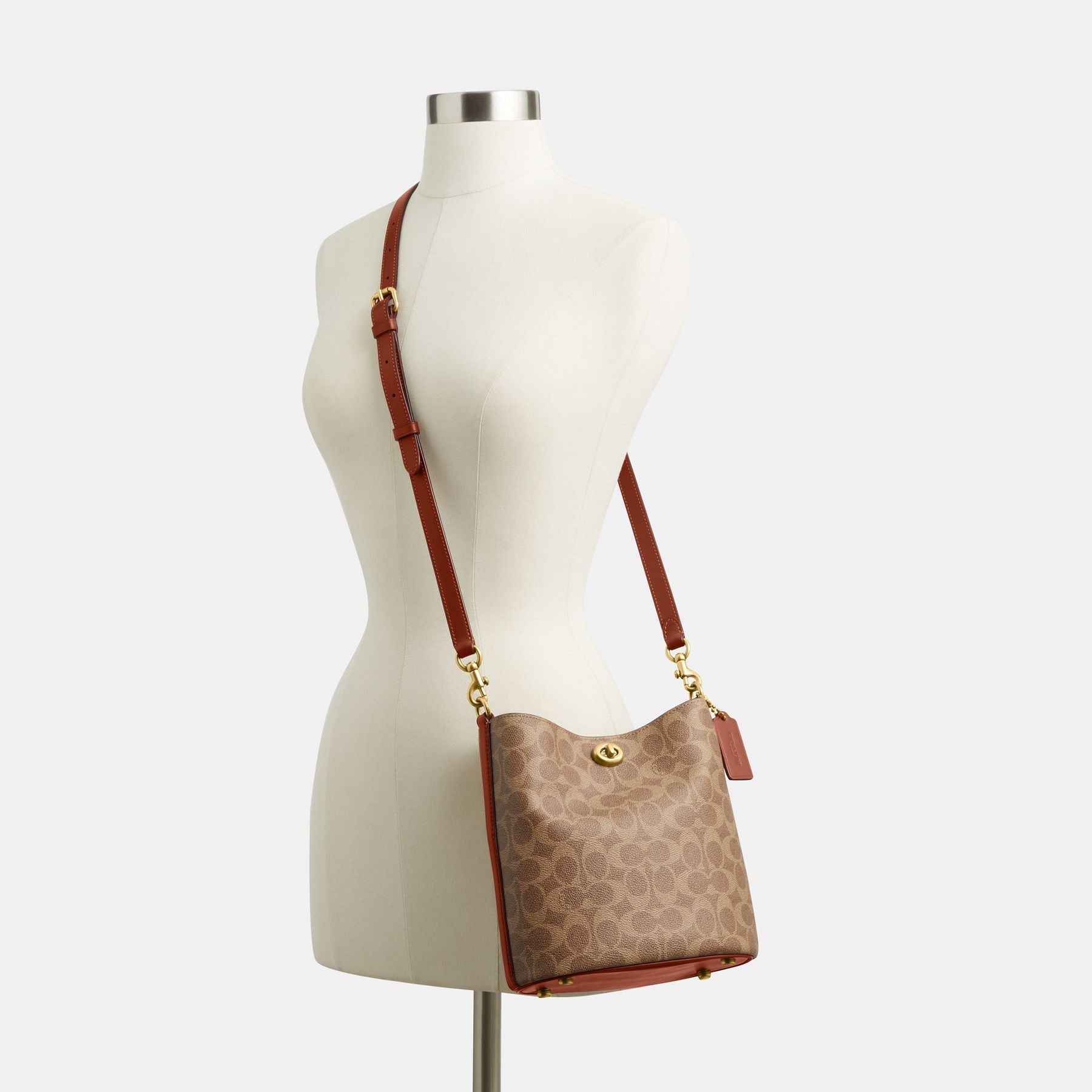 CW602-WILLOW SOFT BUCKET BAG 19 IN SIGNATURE CANVAS-B4/Tan Caramel