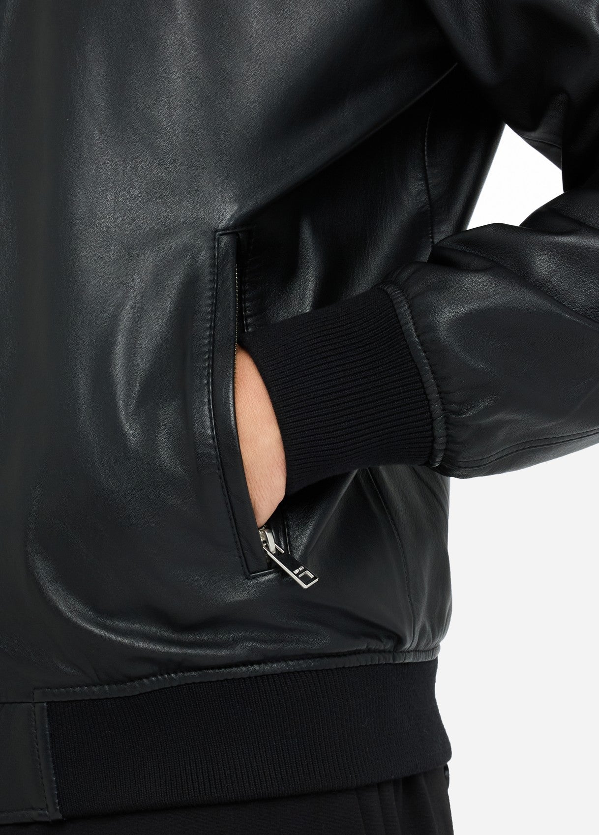 QXX058P040722222S-black
