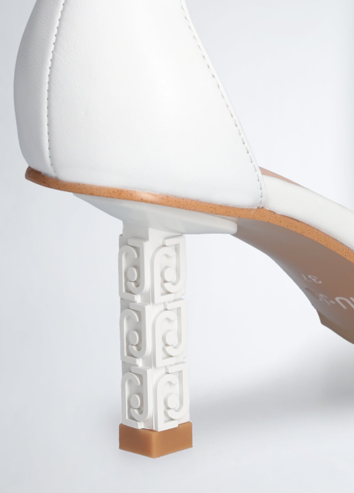 SA5049P00620111141-white