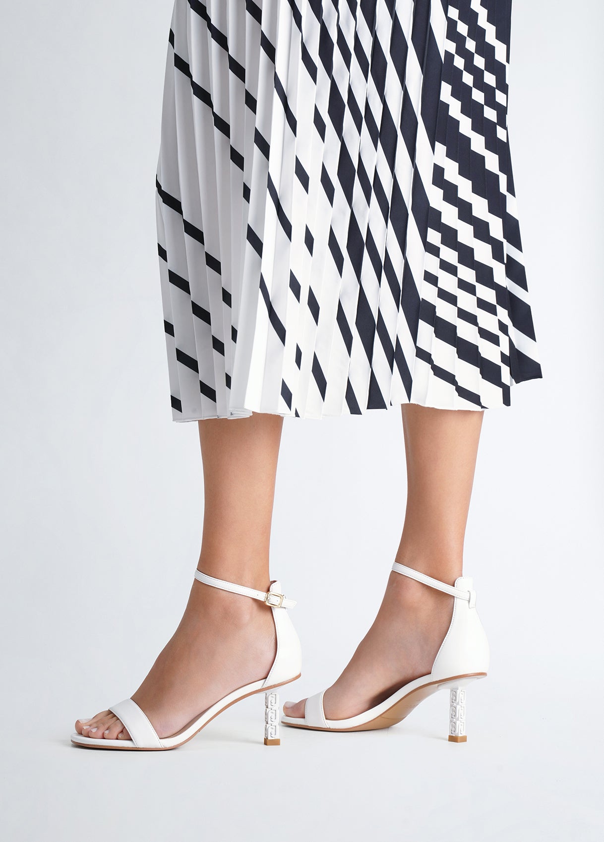 SA5049P00620111141-white