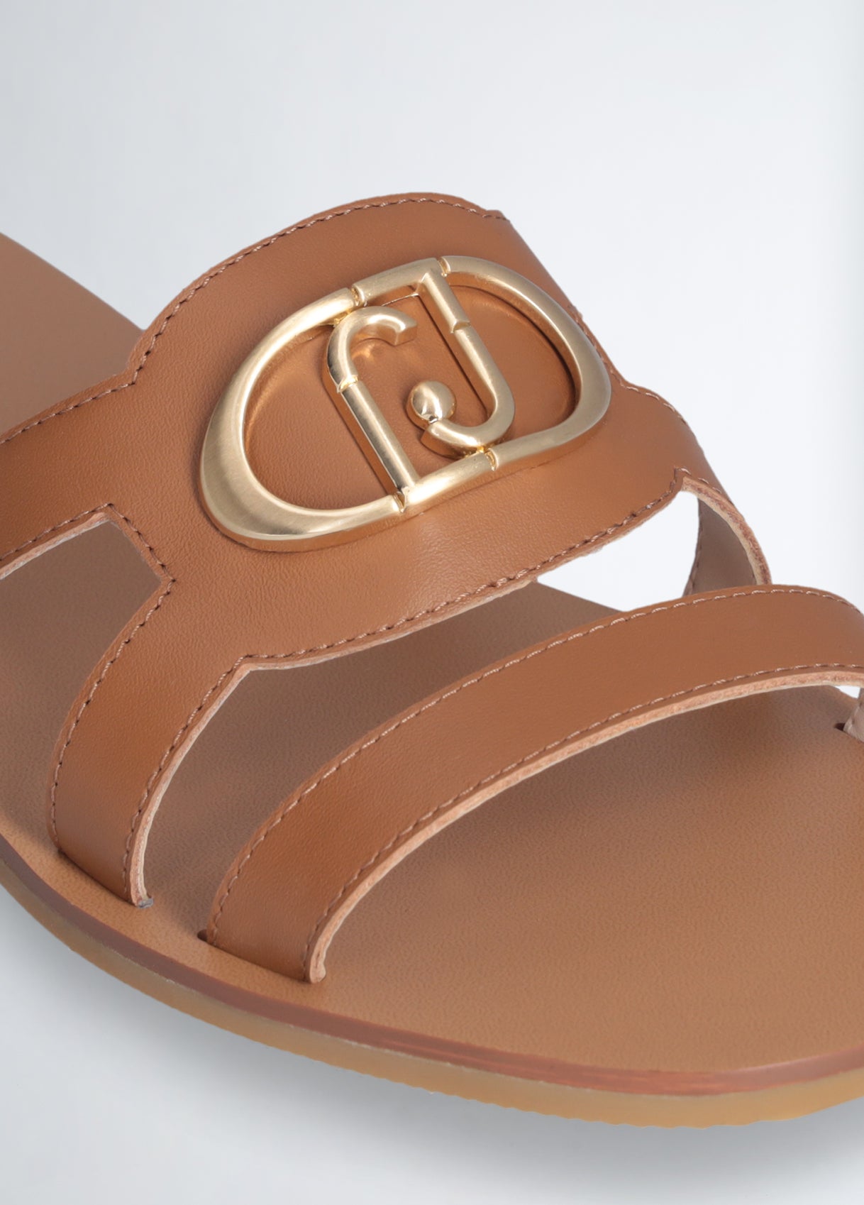 SA5083P0102S185338-brown