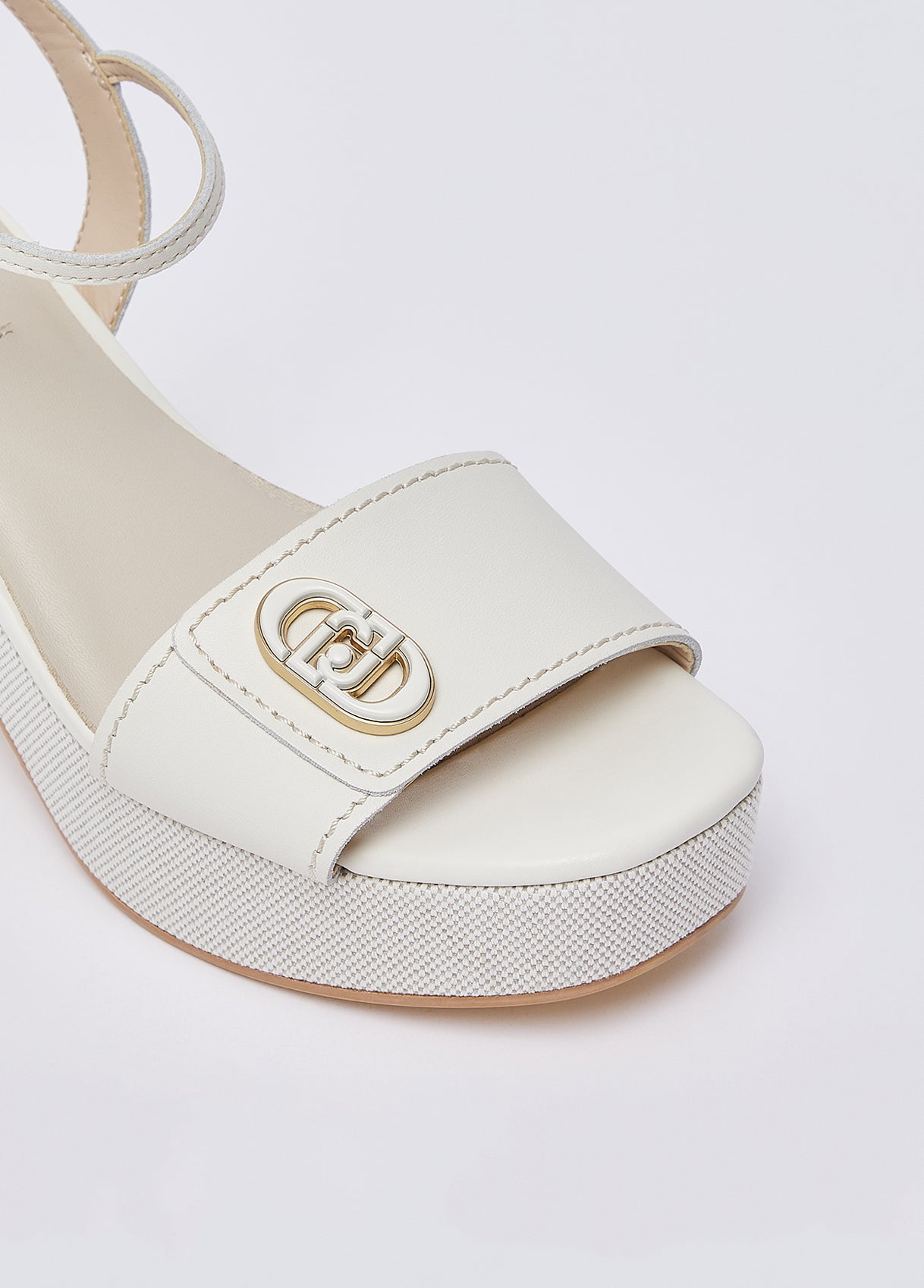 SA6119P0102S140035-White
