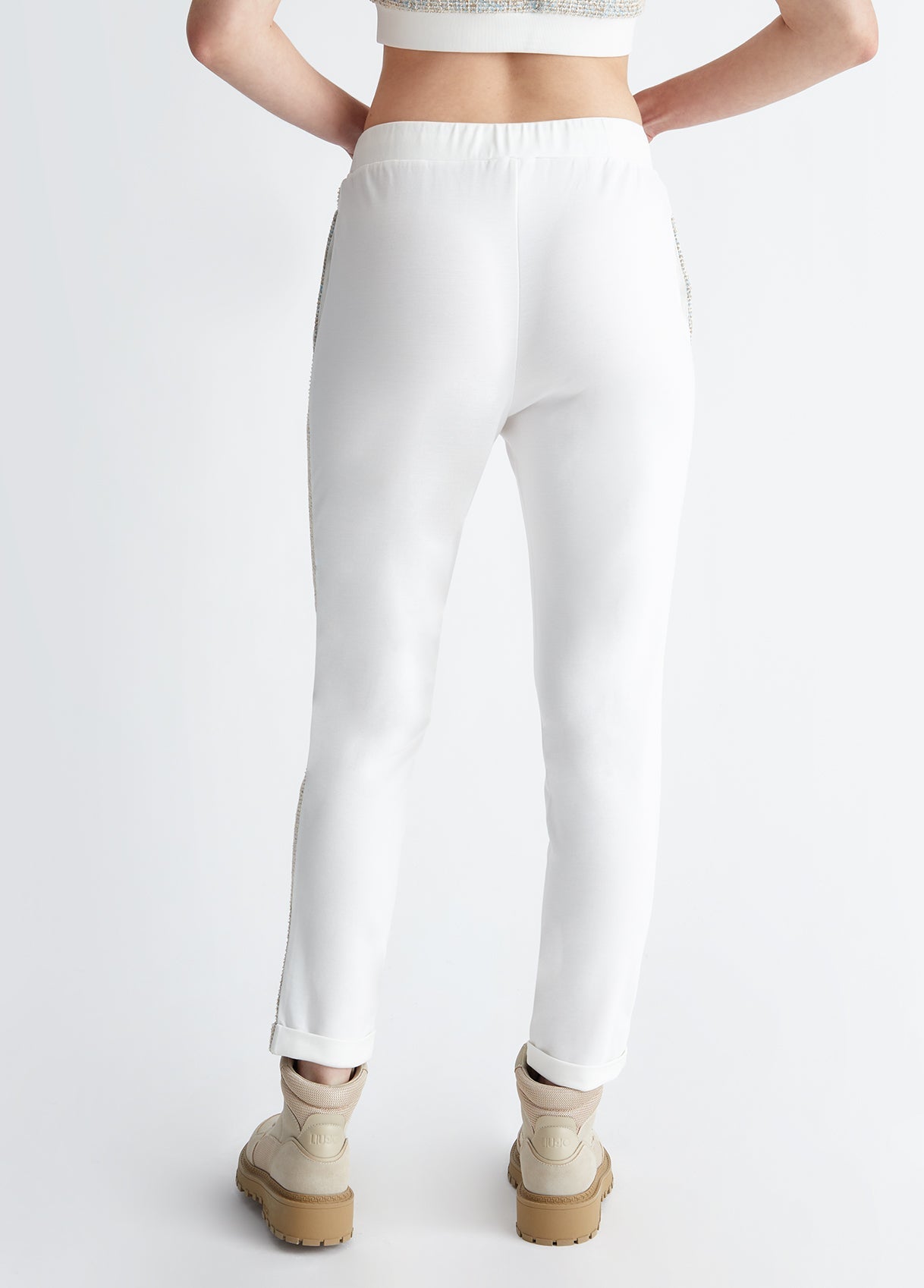 TA4182J5942R9323XS-ivory