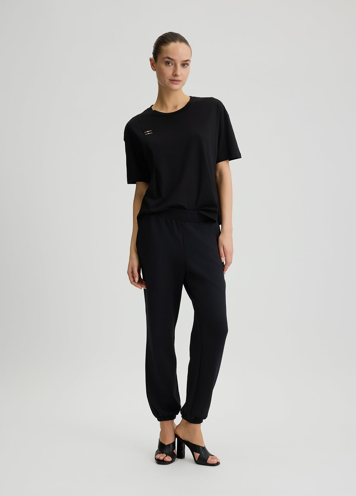 TA5186JS92322222XXS-black