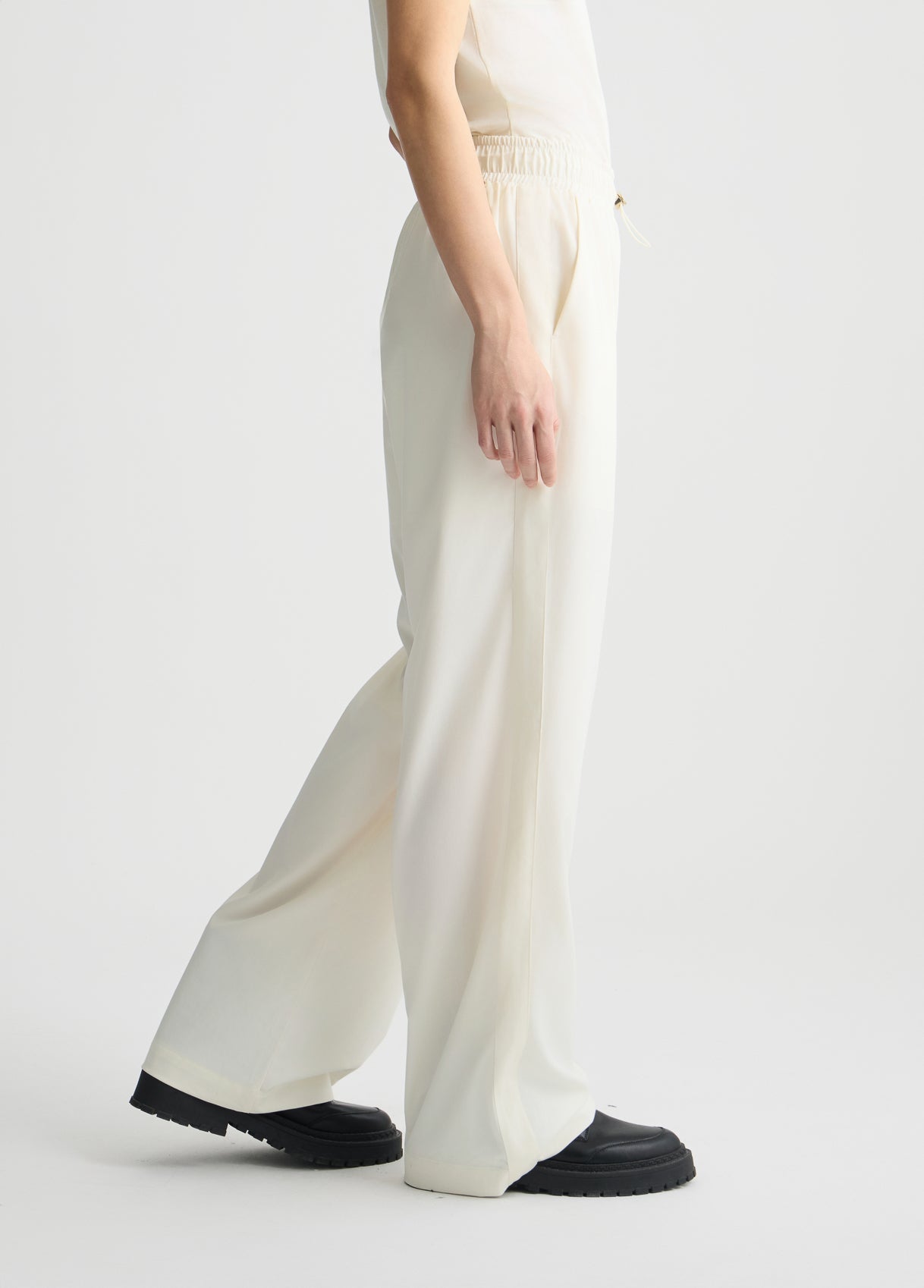 TA5204TS92210105XXS-white