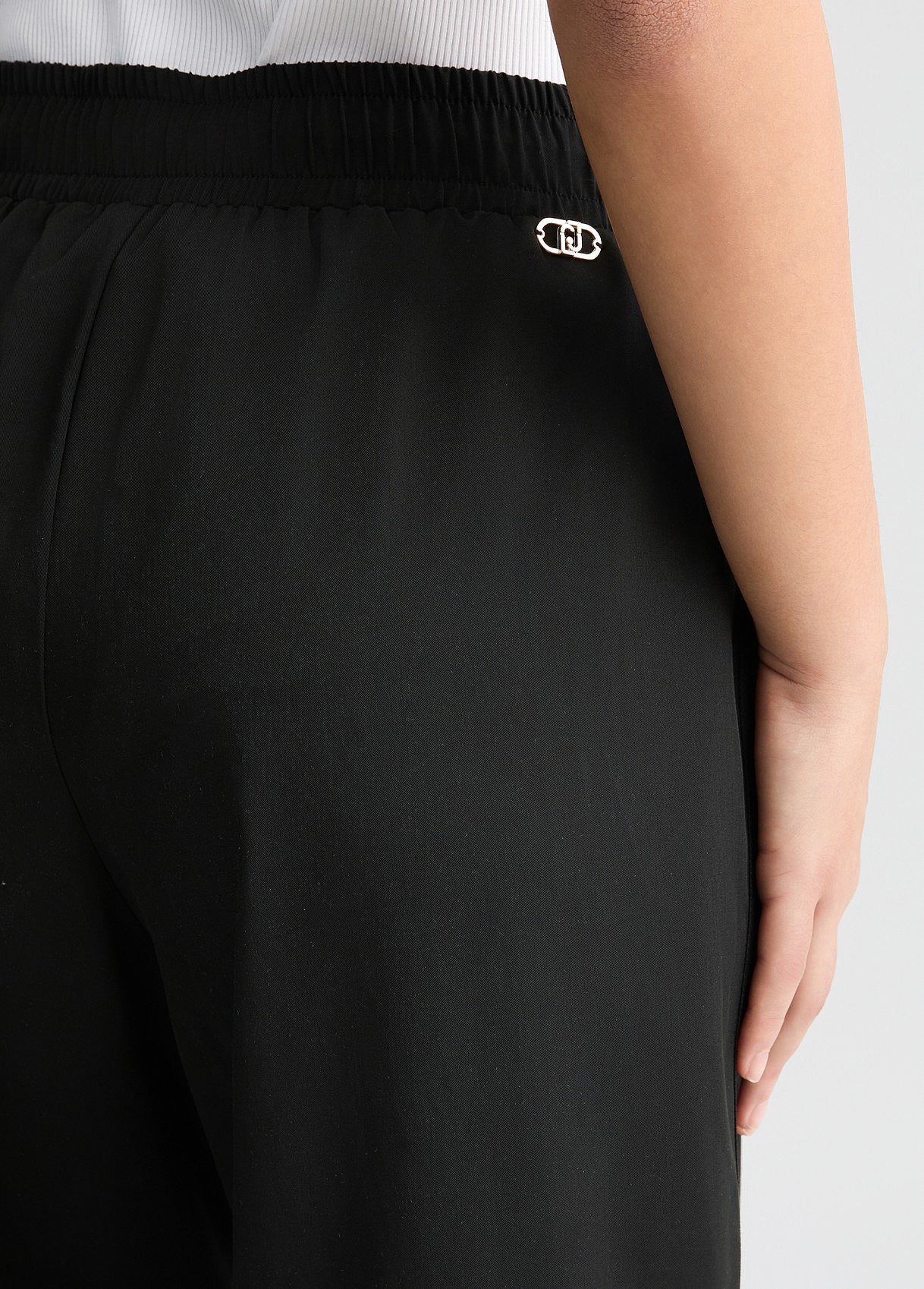 TA5204TS92222222XXS-black