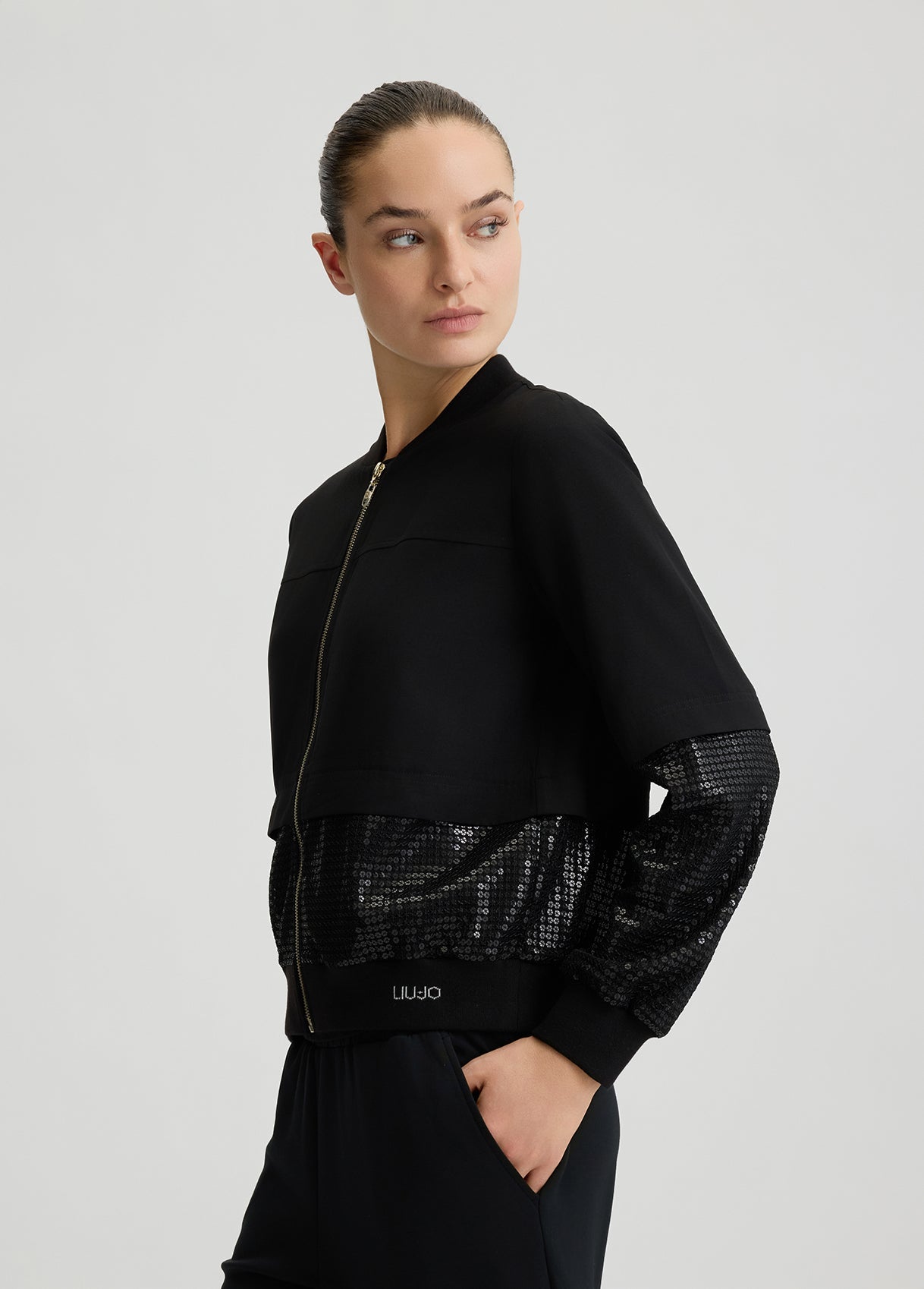 TA5260TS42303195XXS-black