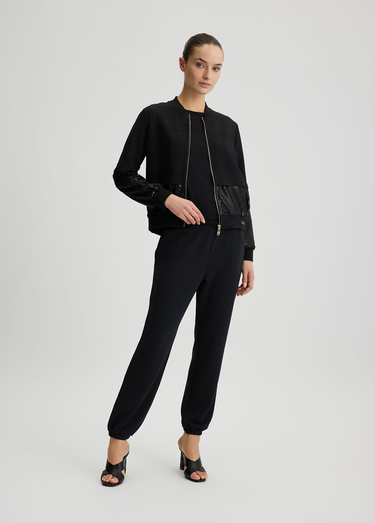 TA5260TS42303195XXS-black