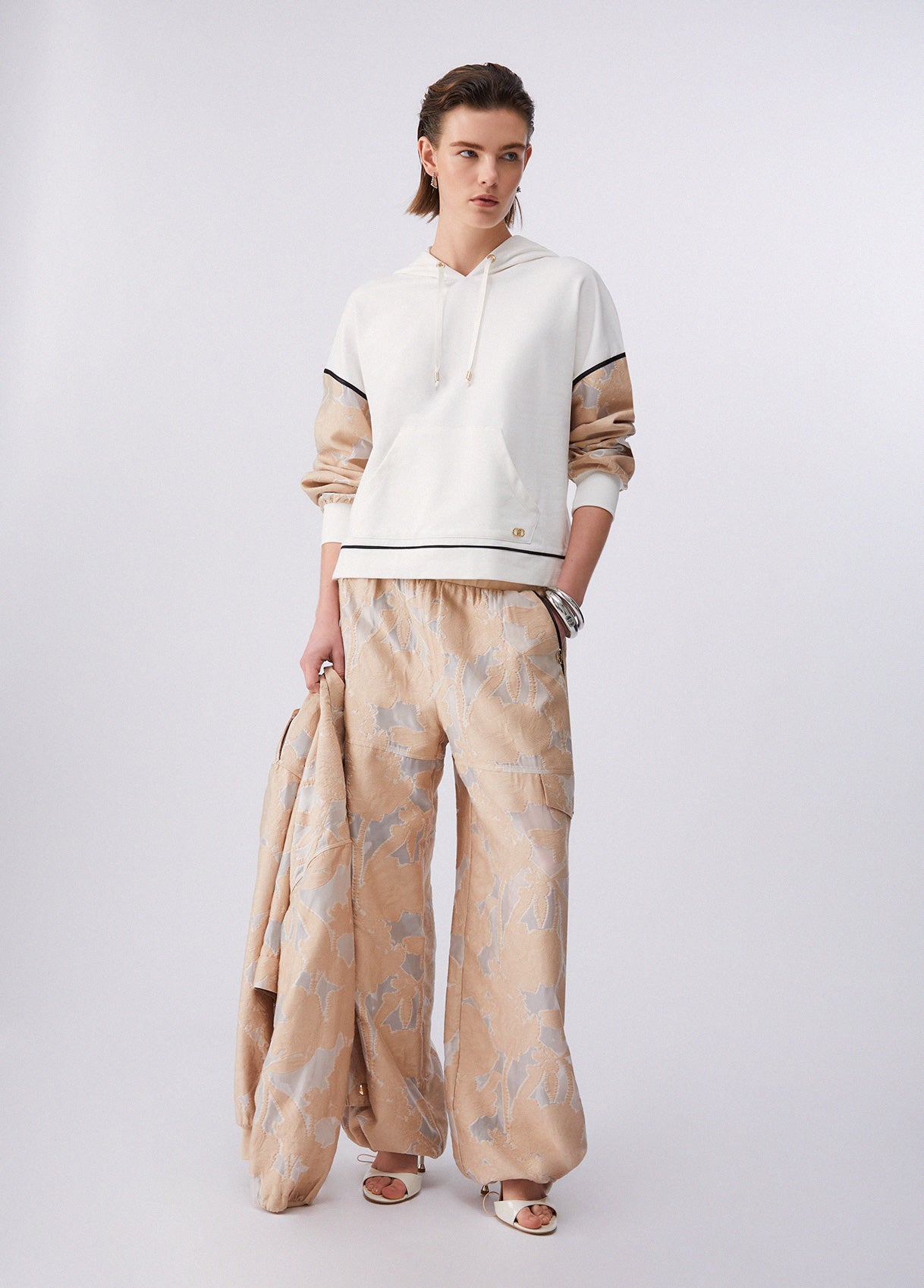 TA6198FS090C3883XXS-beige