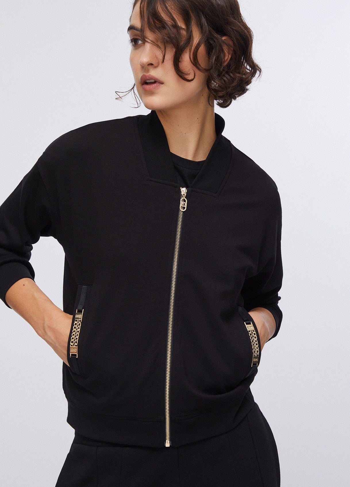 TA6241JS18222222XXS-black