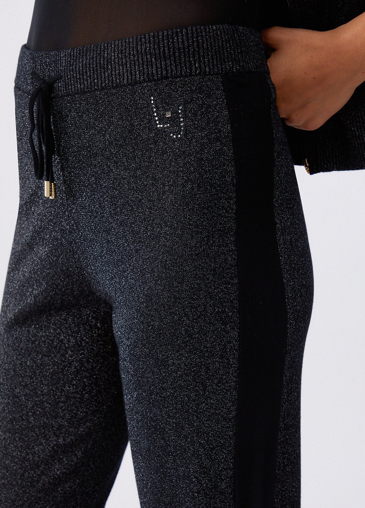 TA6246MS49I04858XXS-black