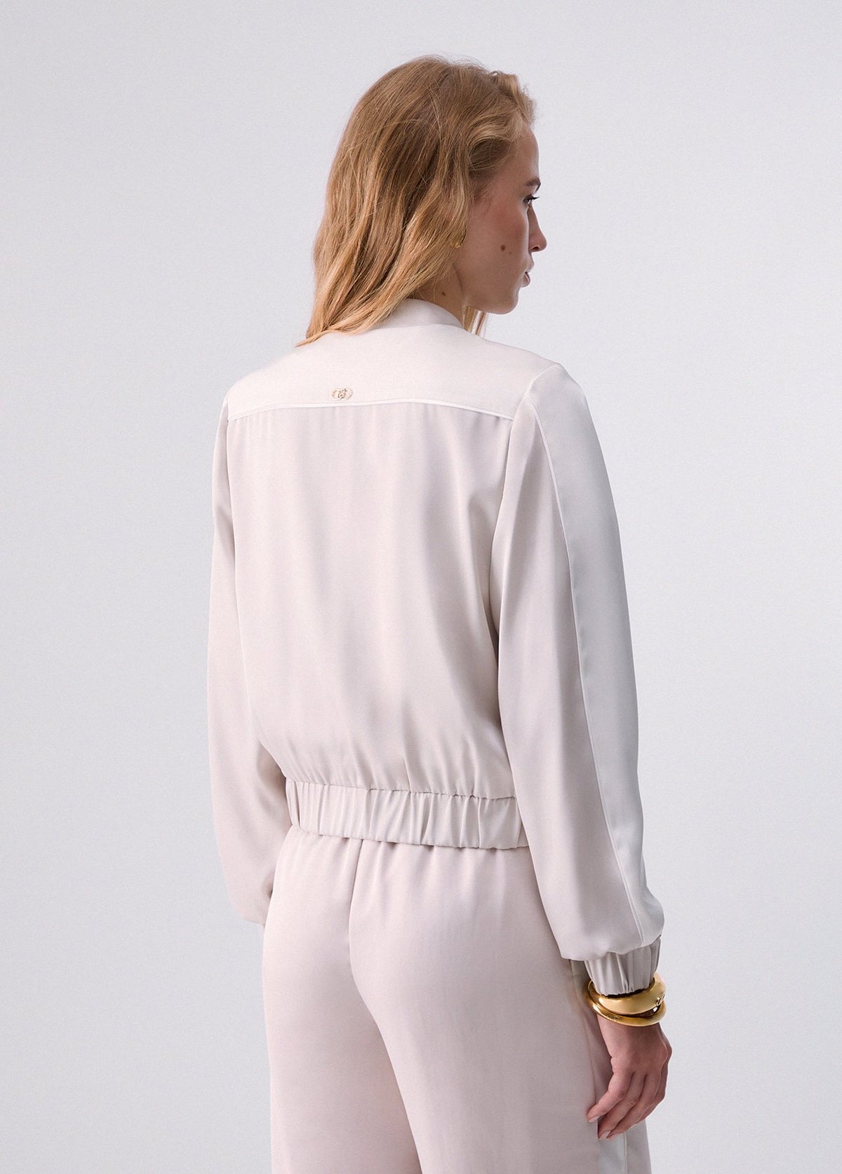 TF6039TS204D3021XXS-white