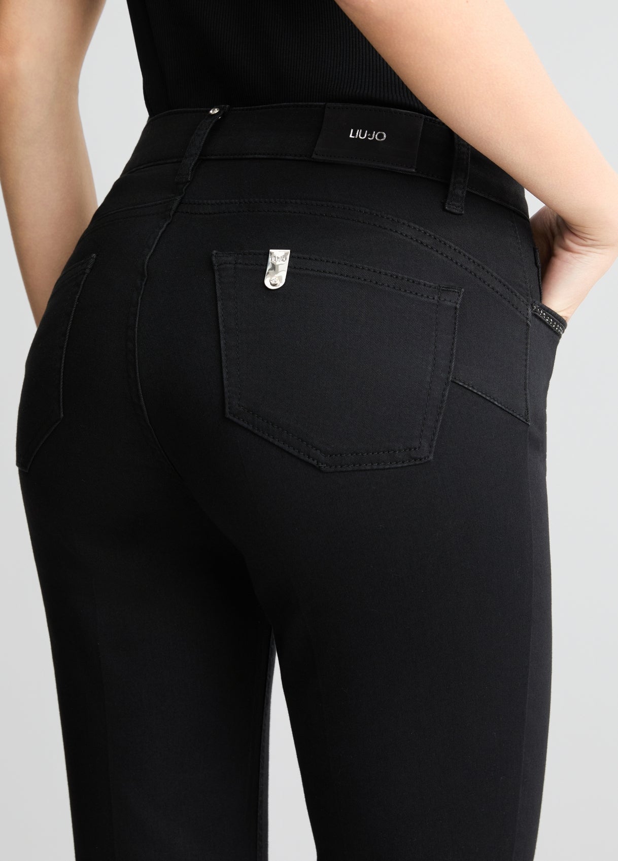 UA5025D02458717724-black denim