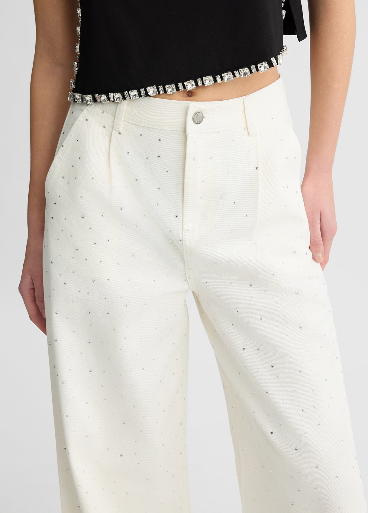 UA5168TS0991070124-white wool