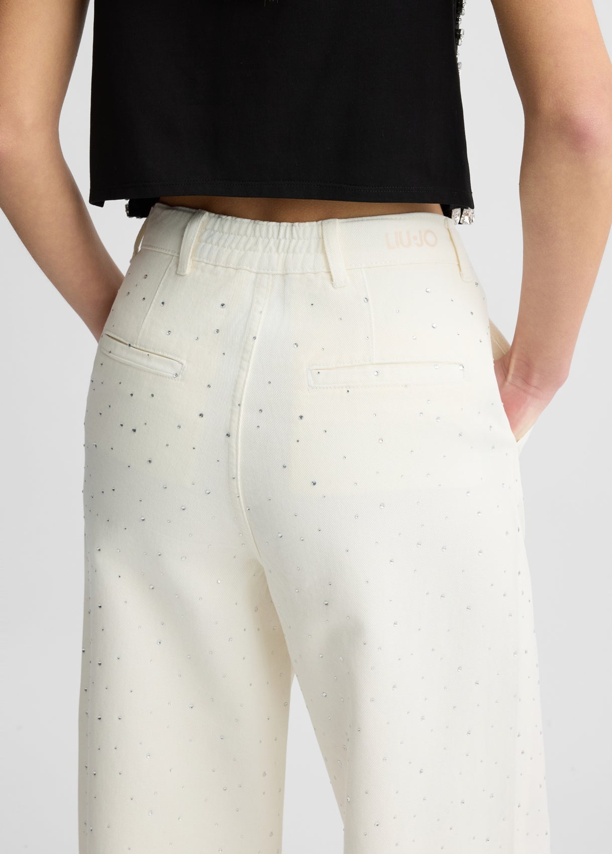 UA5168TS0991070124-white wool