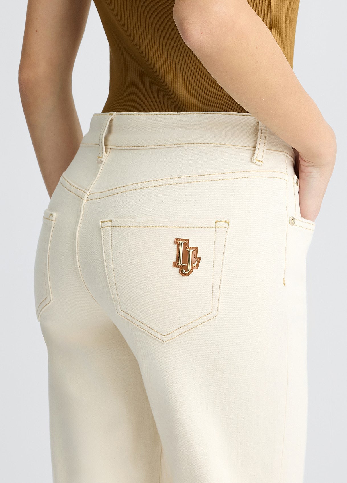 UA5219TS0530904124-ecru