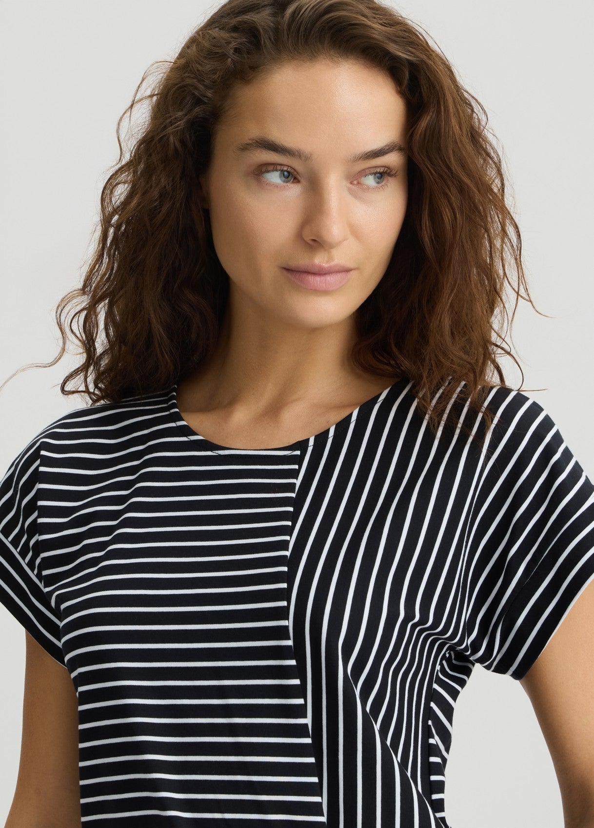 VA5182J4909M9173S-black