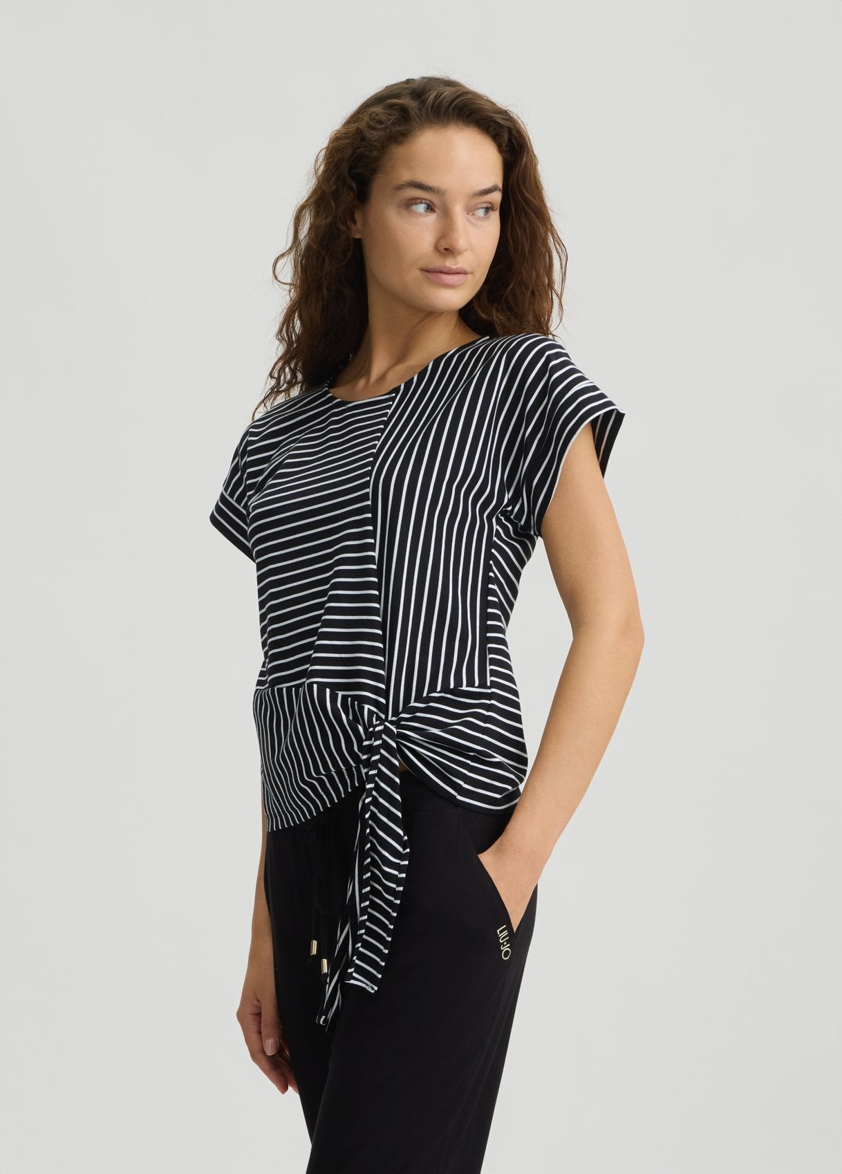 VA5182J4909M9173S-black