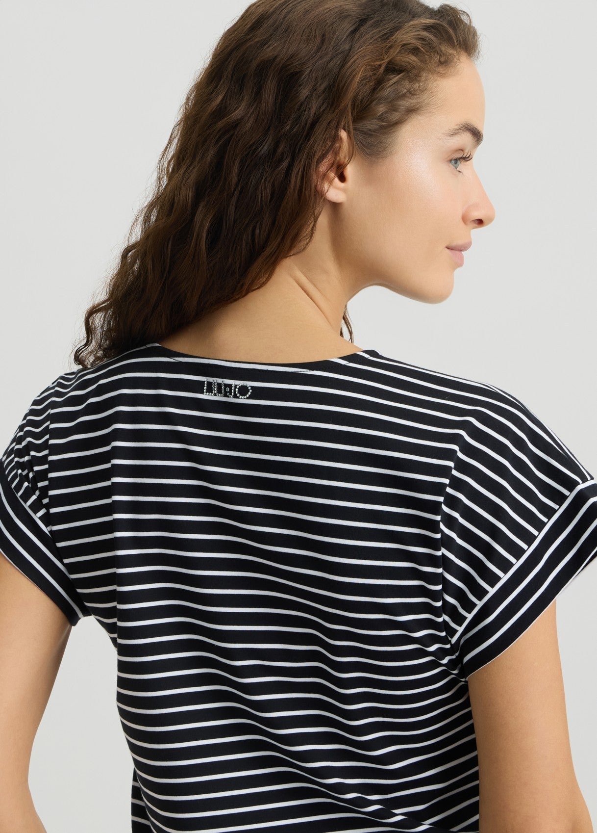 VA5182J4909M9173S-black