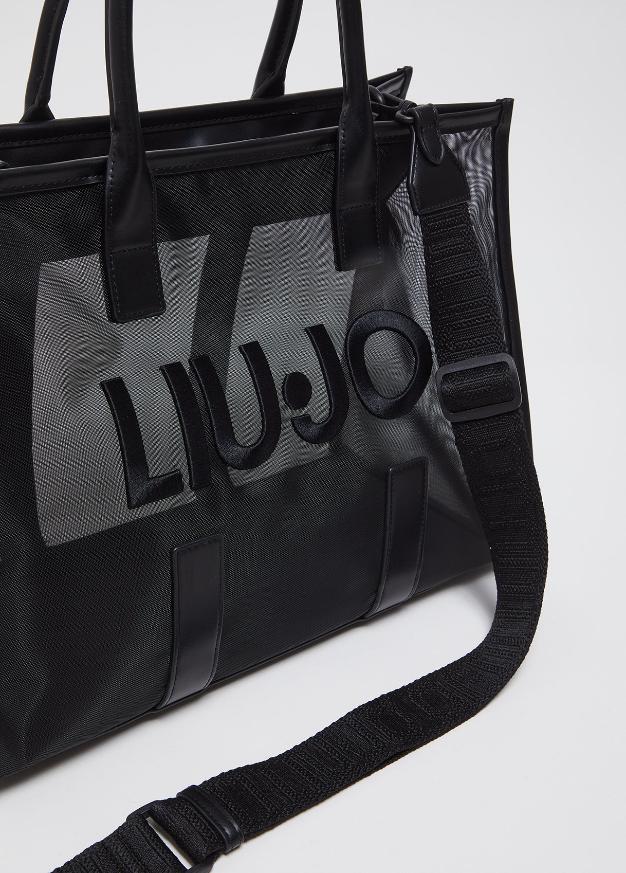 VA5205J466022222T.U.-black