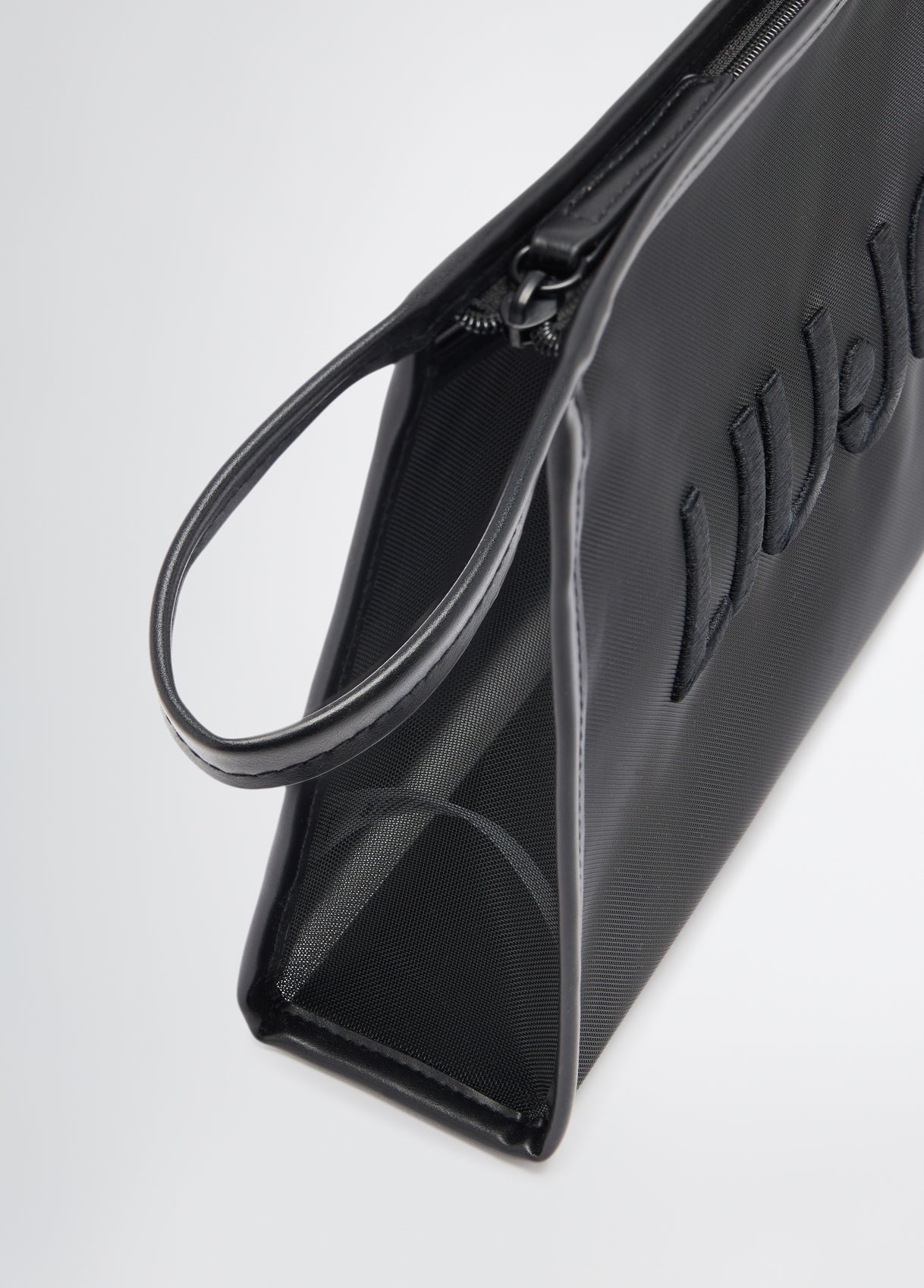 VA5206J466022222T.U.-black