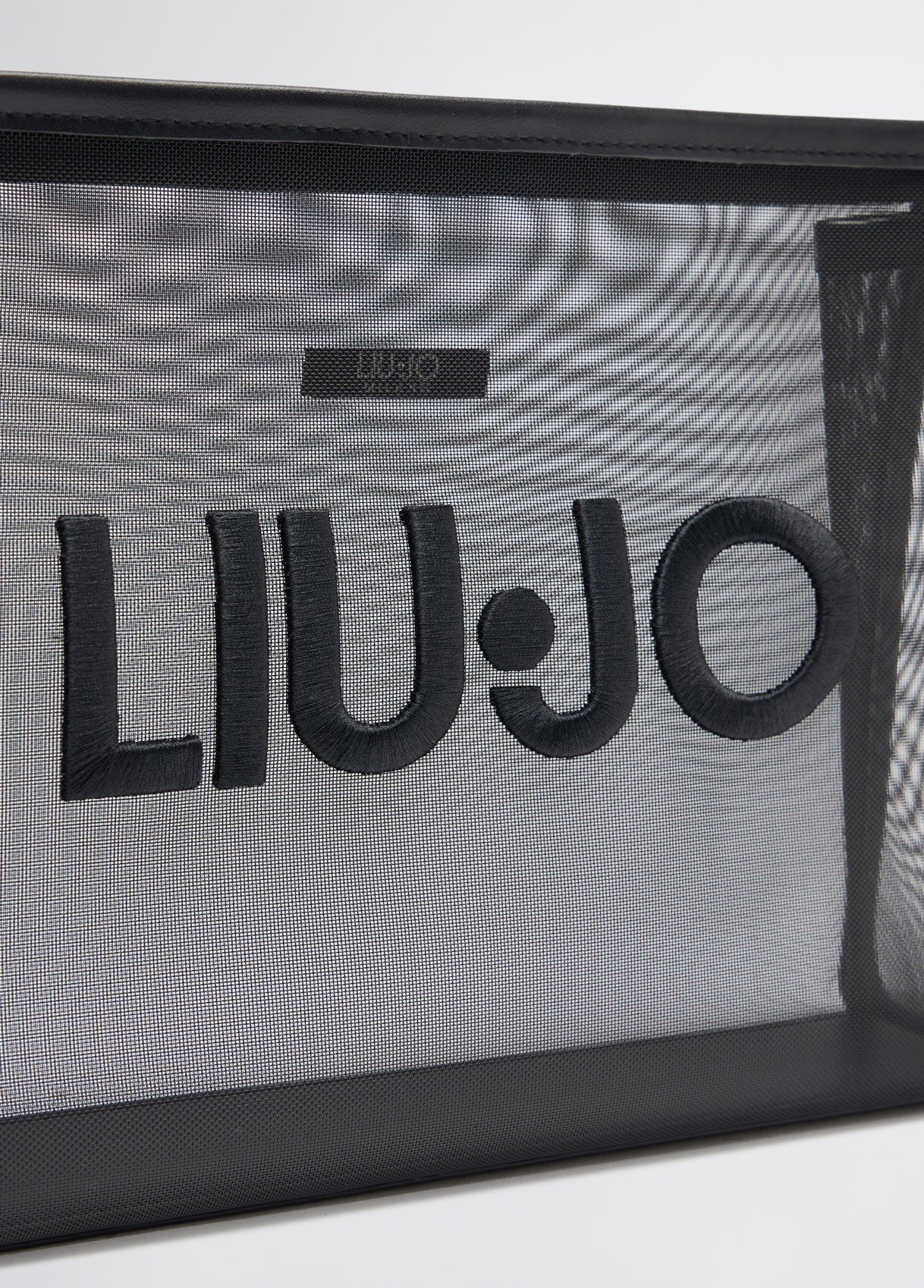 VA5206J466022222T.U.-black