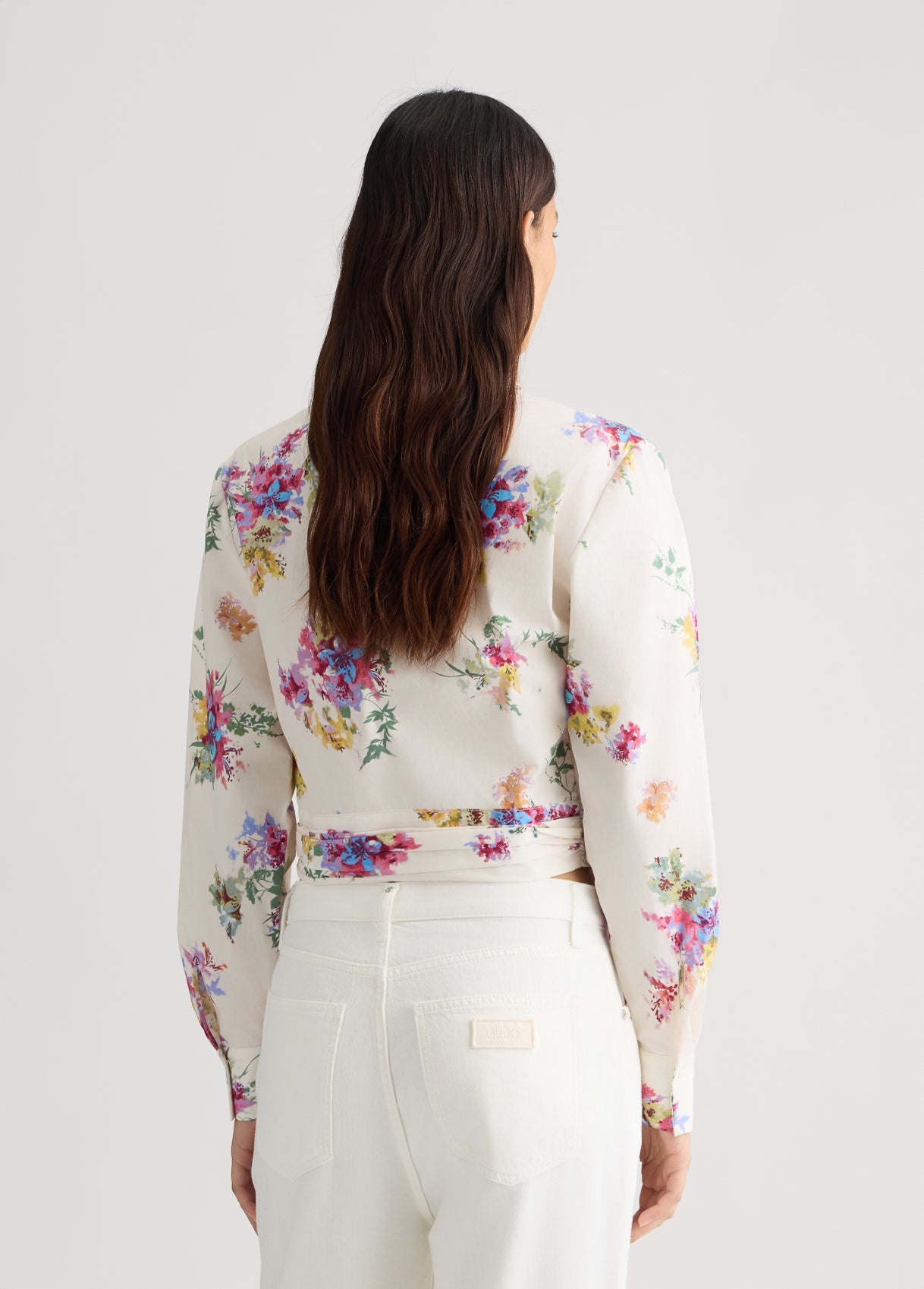 WA5009T4883M947238-white with flowers