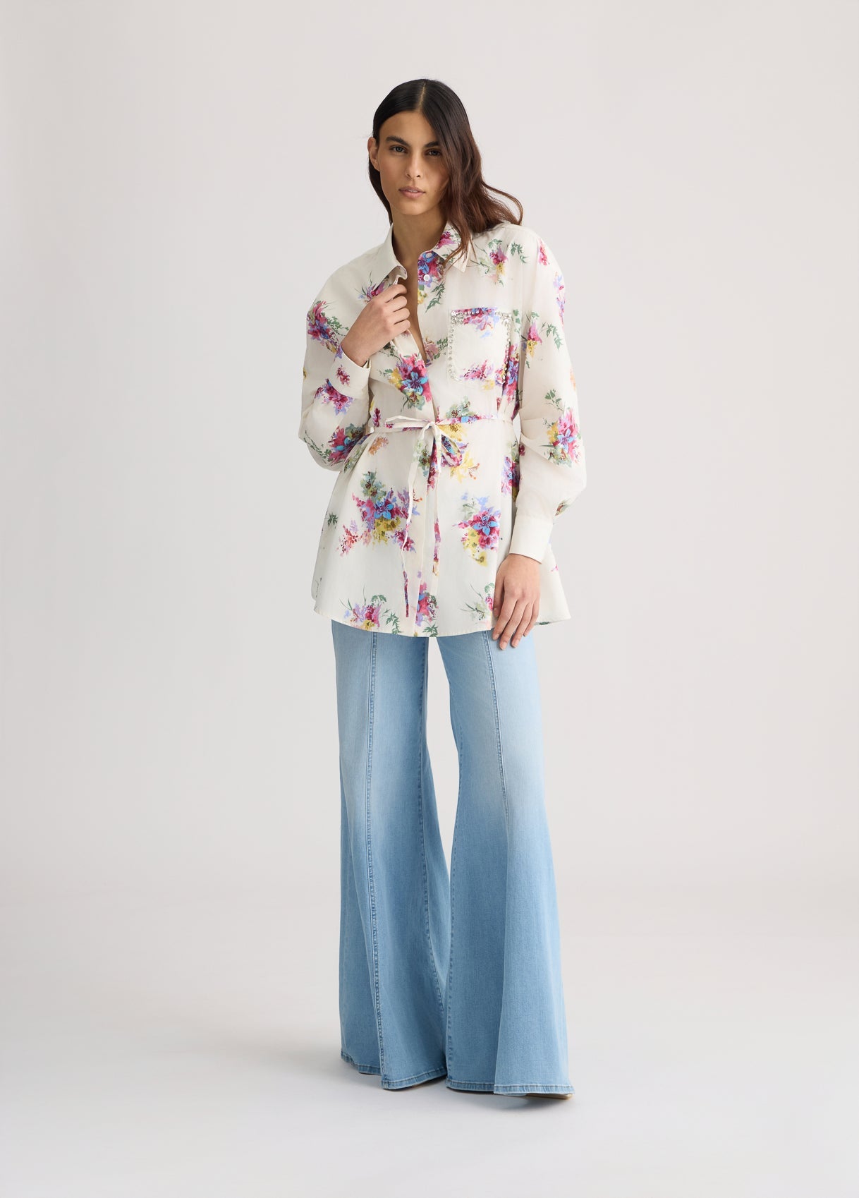 WA5011T4883M947238-white with flowers