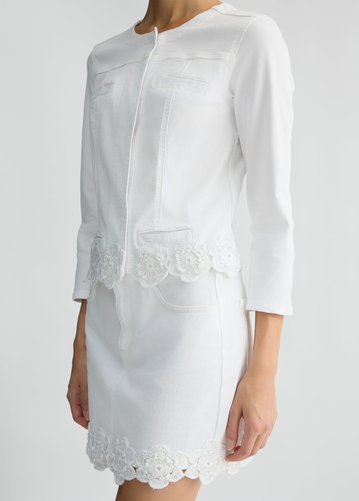 WA5456T4033M960338-white with embroidery