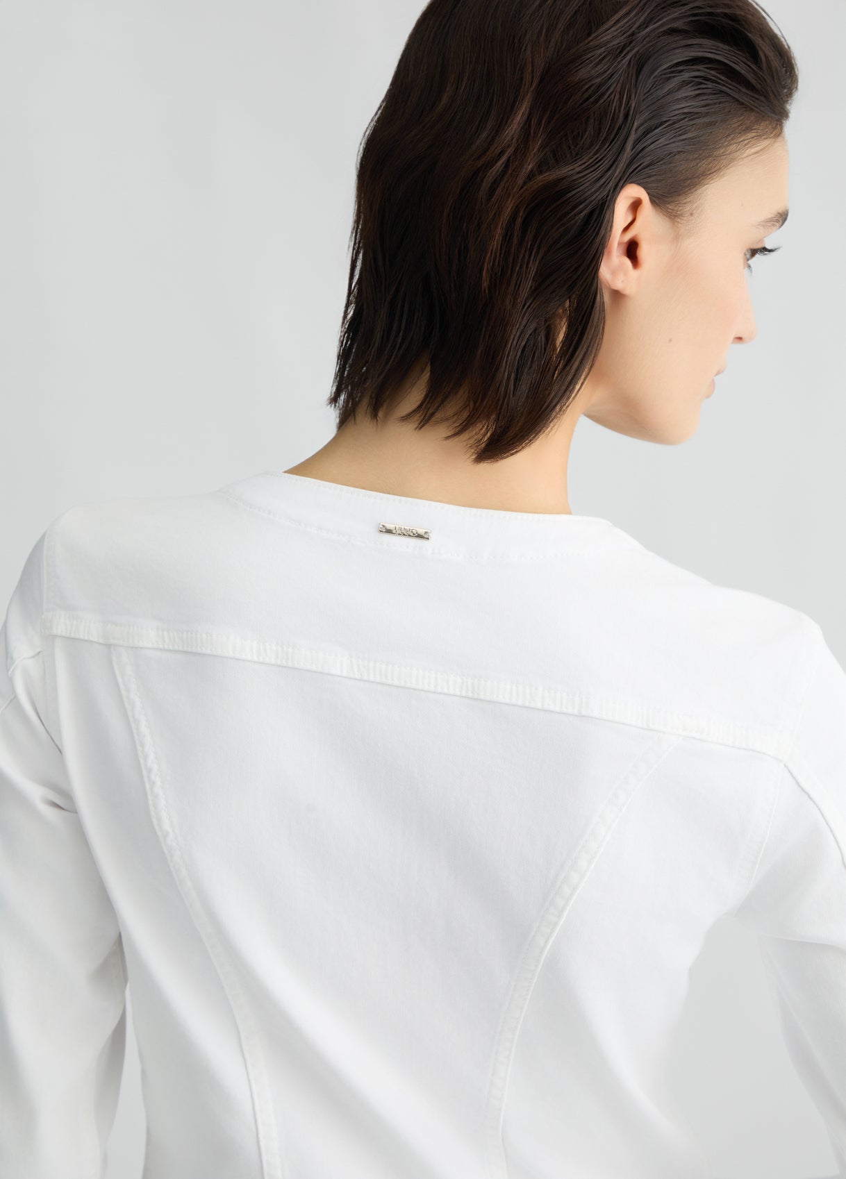 WA5456T4033M960338-white with embroidery