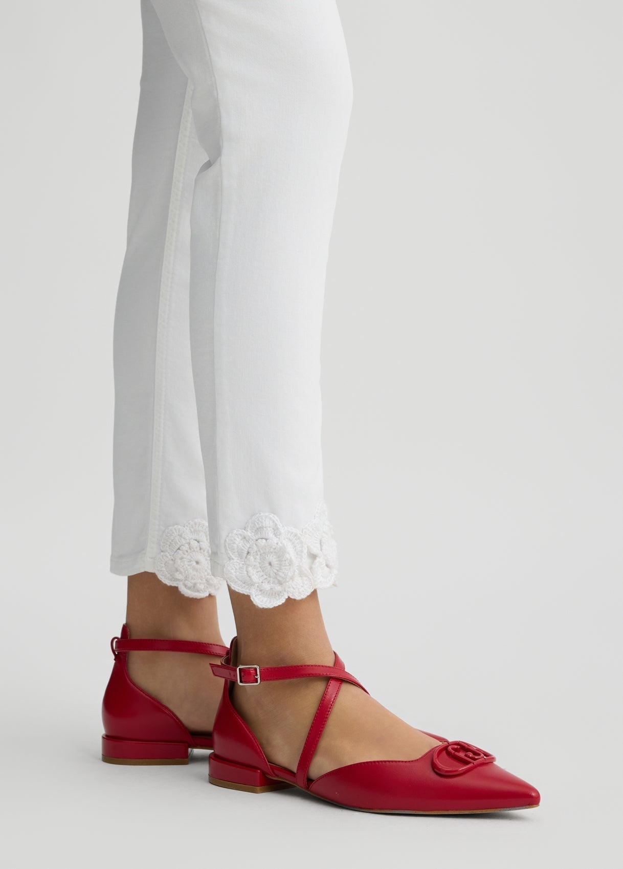 WA5457T4033M960324-white with embroidery