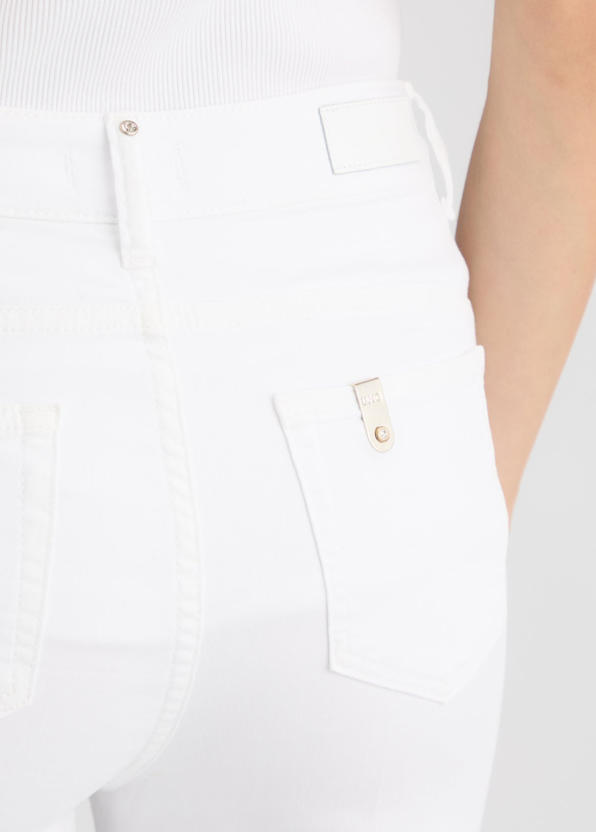 WA5459T40331111124-white