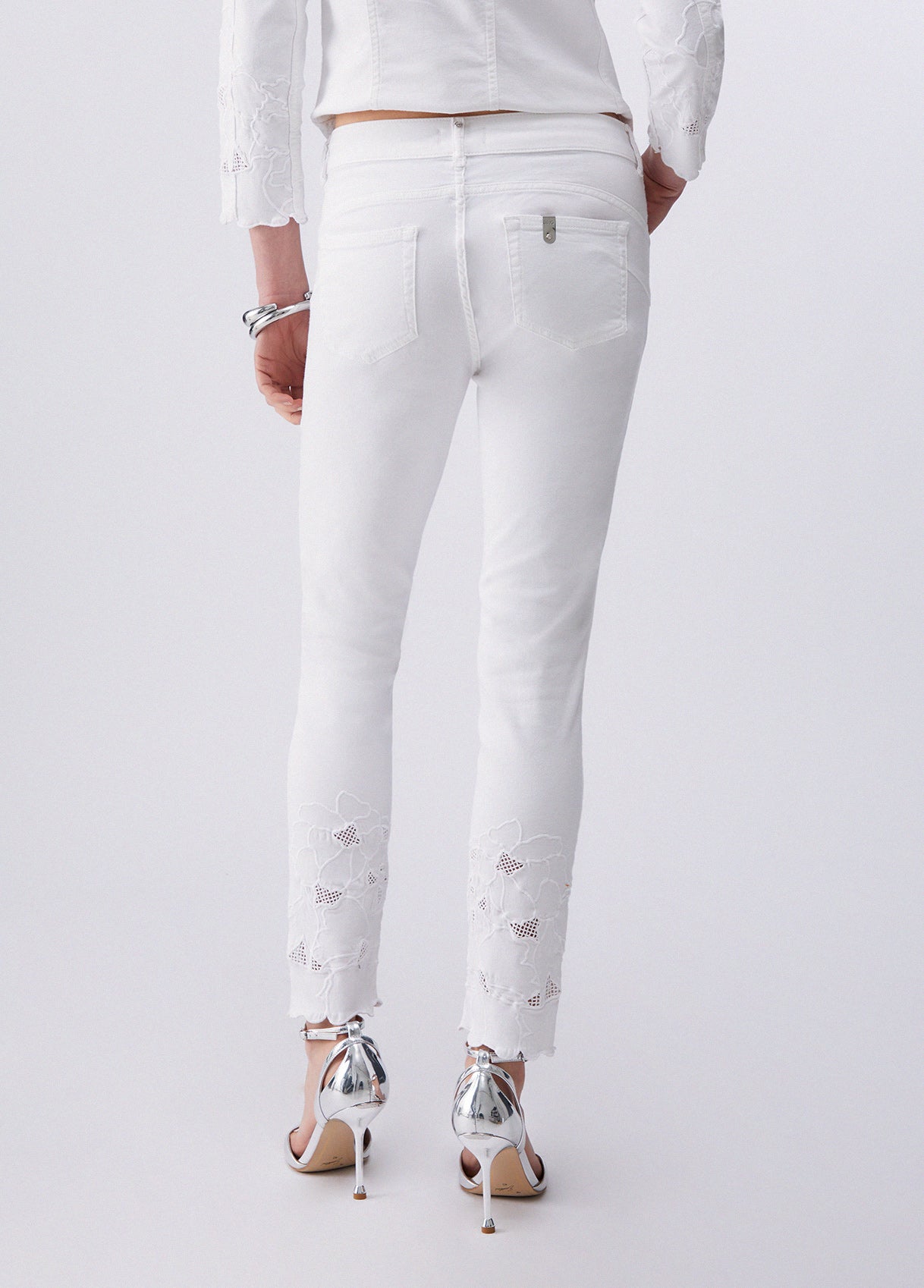 WA6260T367AP925524-white