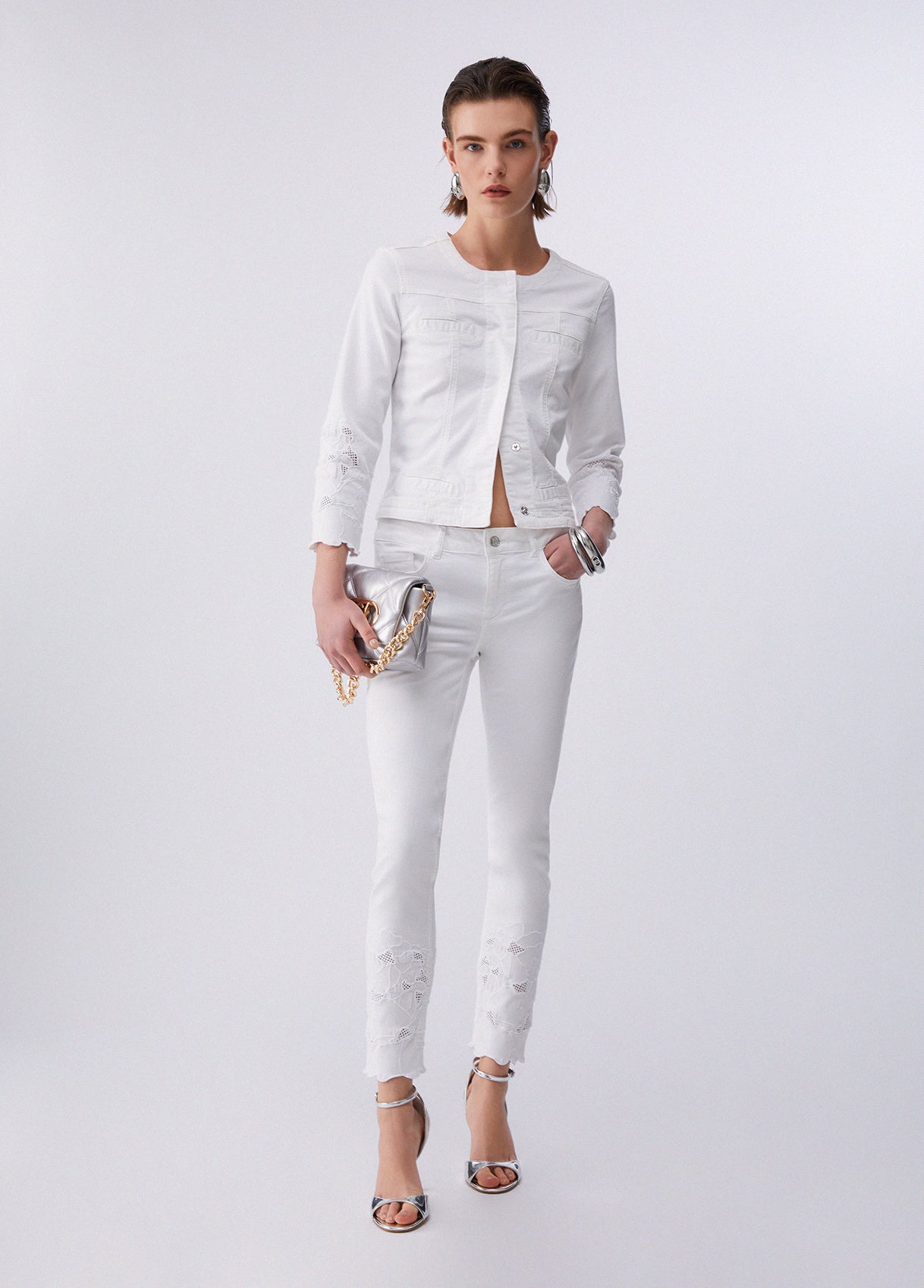 WA6260T367AP925524-white