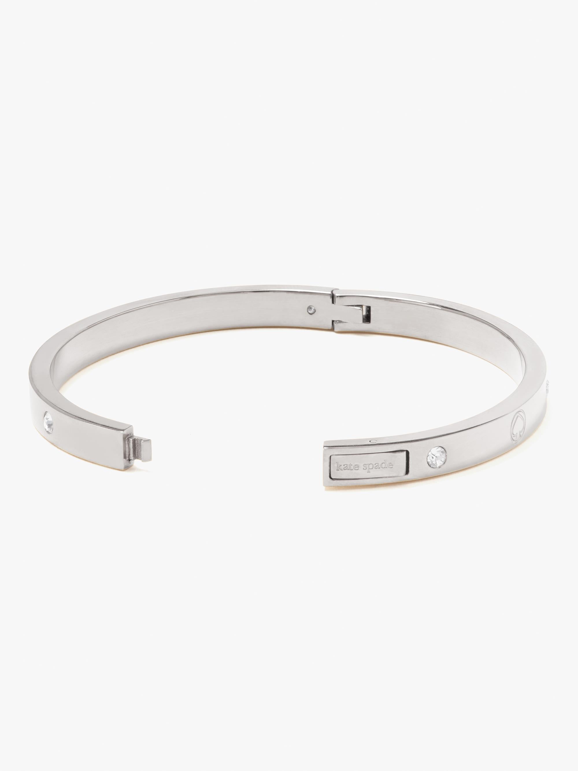 wbrui002_engraved spade bangle_Silver.