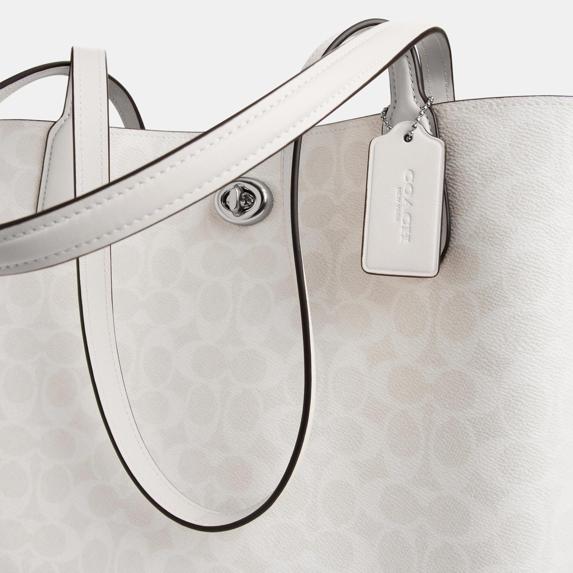 C0693-WILLOW TOTE BAG IN SIGNATURE CANVAS-LH/White Chalk
