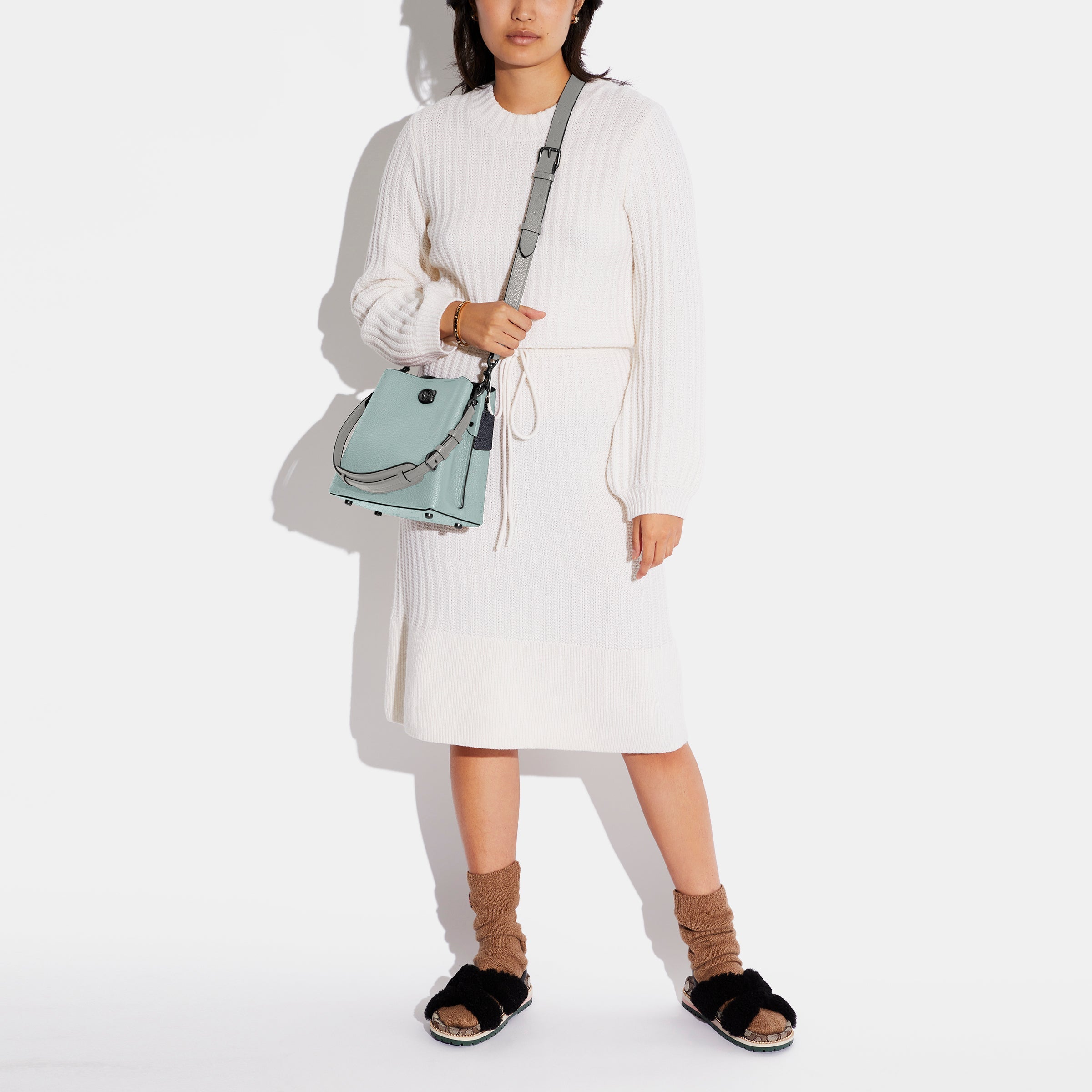 C3766-Willow Bucket Bag In Colorblock-V5/Aqua Multi