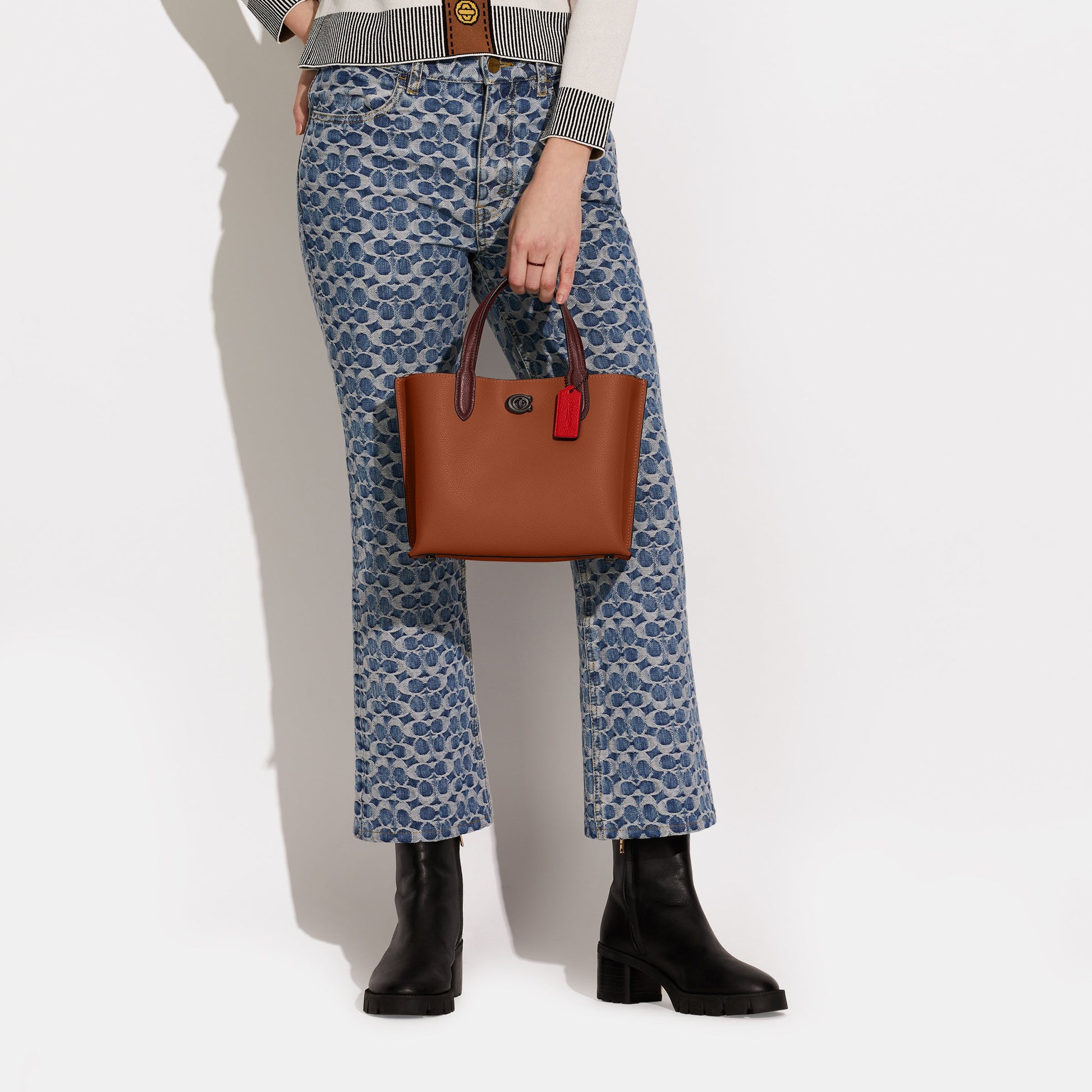 C9092-WILLOW TOTE BAG 24 IN COLORBLOCK WITH SIGNATURE CANVAS INTERIOR-V5/1941 Saddle Multi