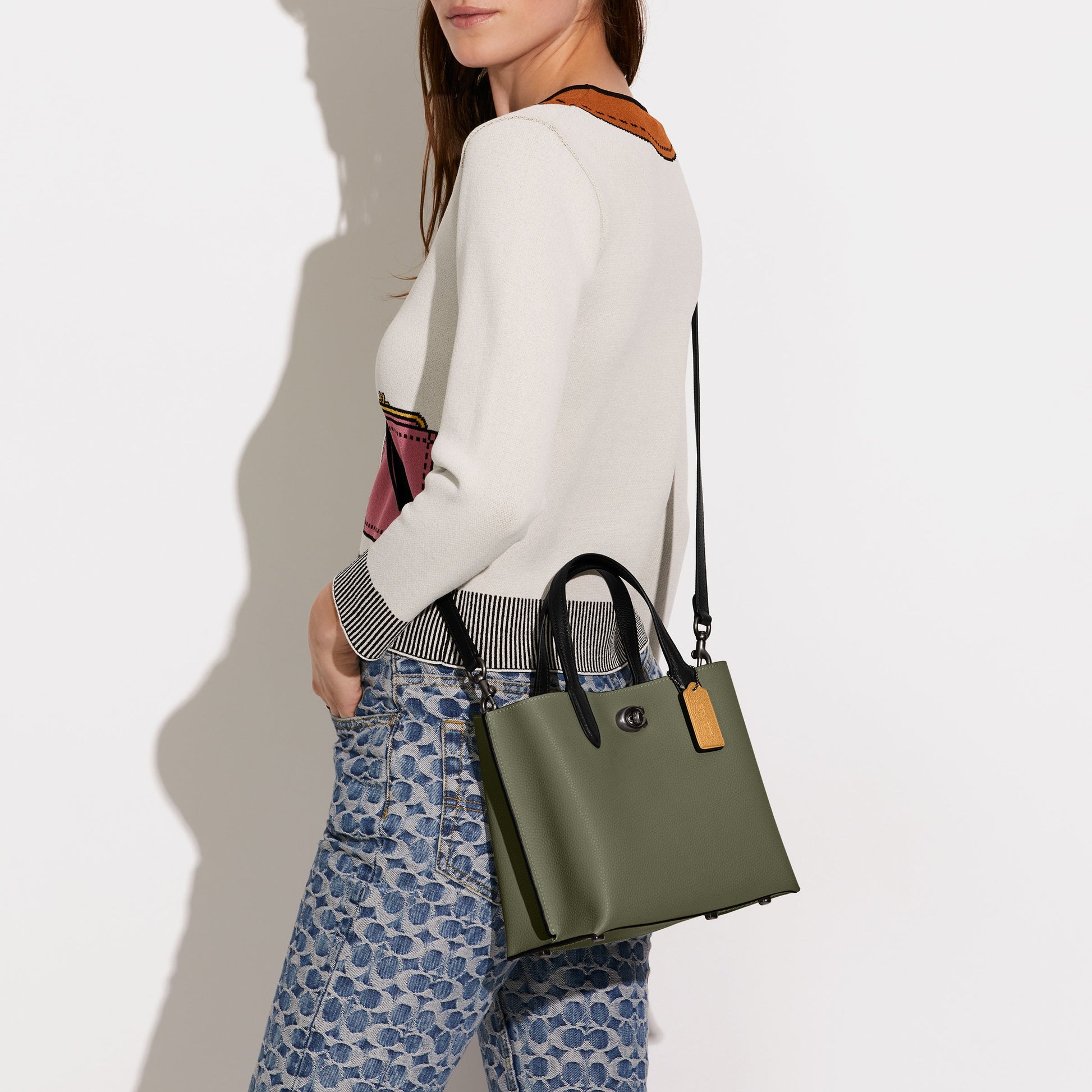 C9092-WILLOW TOTE BAG 24 IN COLORBLOCK WITH SIGNATURE CANVAS INTERIOR-V5/Army Green Multi